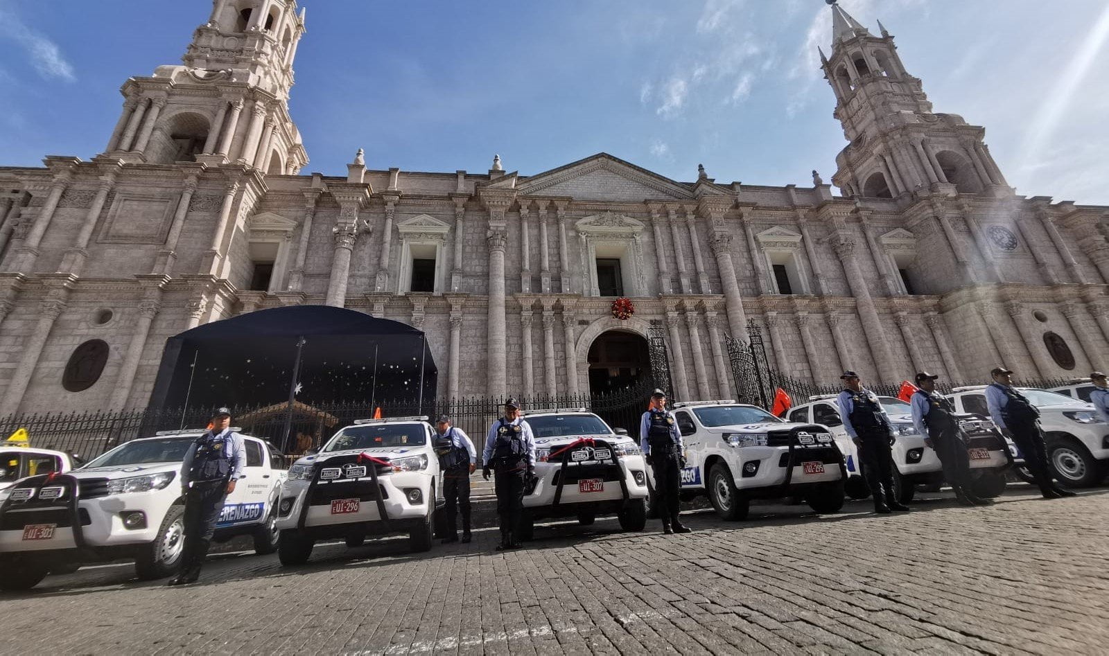Arequipa: municipio provincial comprará 700 cámaras de video vigilancia, hoy entregaron camionetas a serenazgo