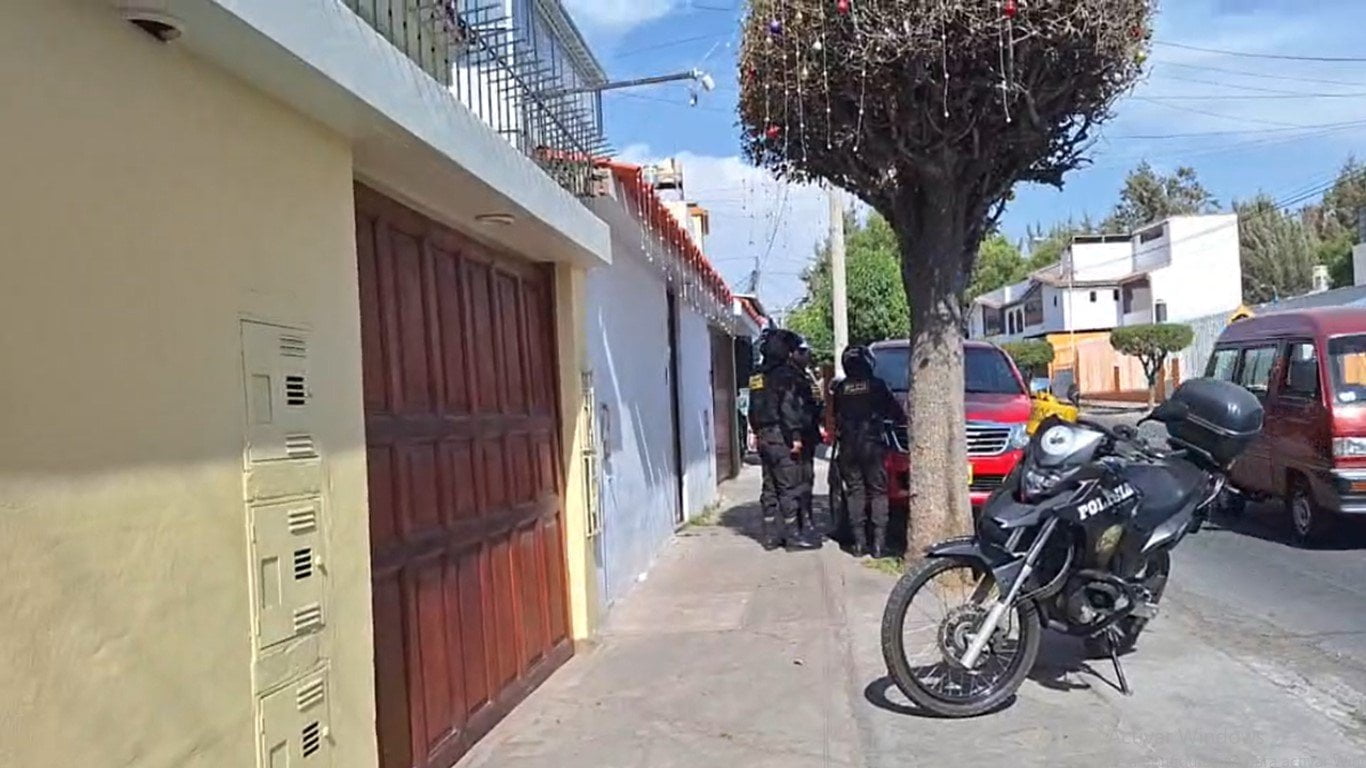 Arequipa: delincuentes armados asaltan a balazos a peatón y le roban 10 mil soles