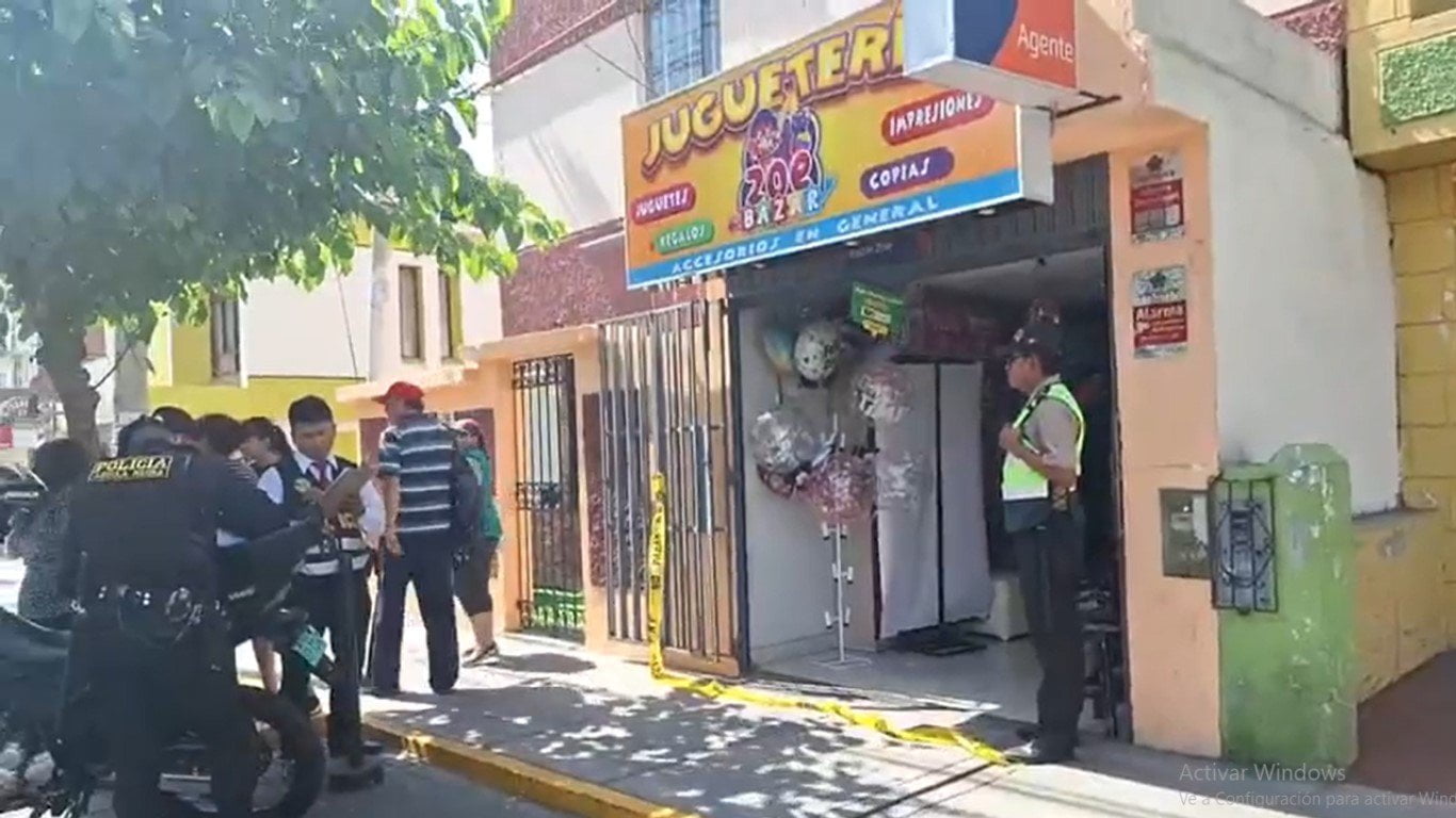 Inseguridad en Arequipa: delincuentes armados asaltan tienda y roban S/1.500, laptop y moderno celular [VIDEO]