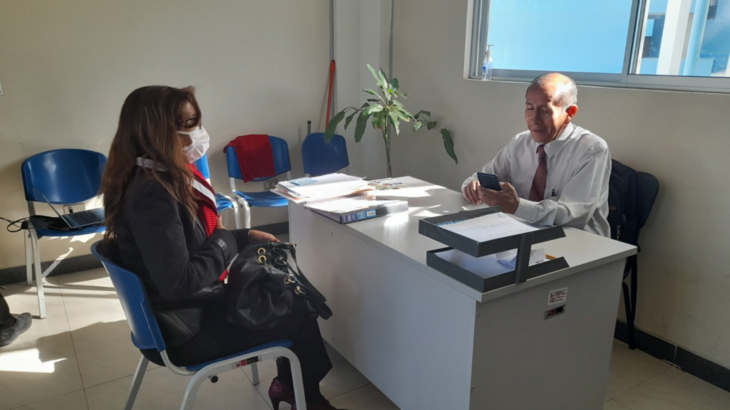Docentes del colegio Honorio Delgado podrían ser sancionados por no asistir a laborar, dijeron estar en paro
