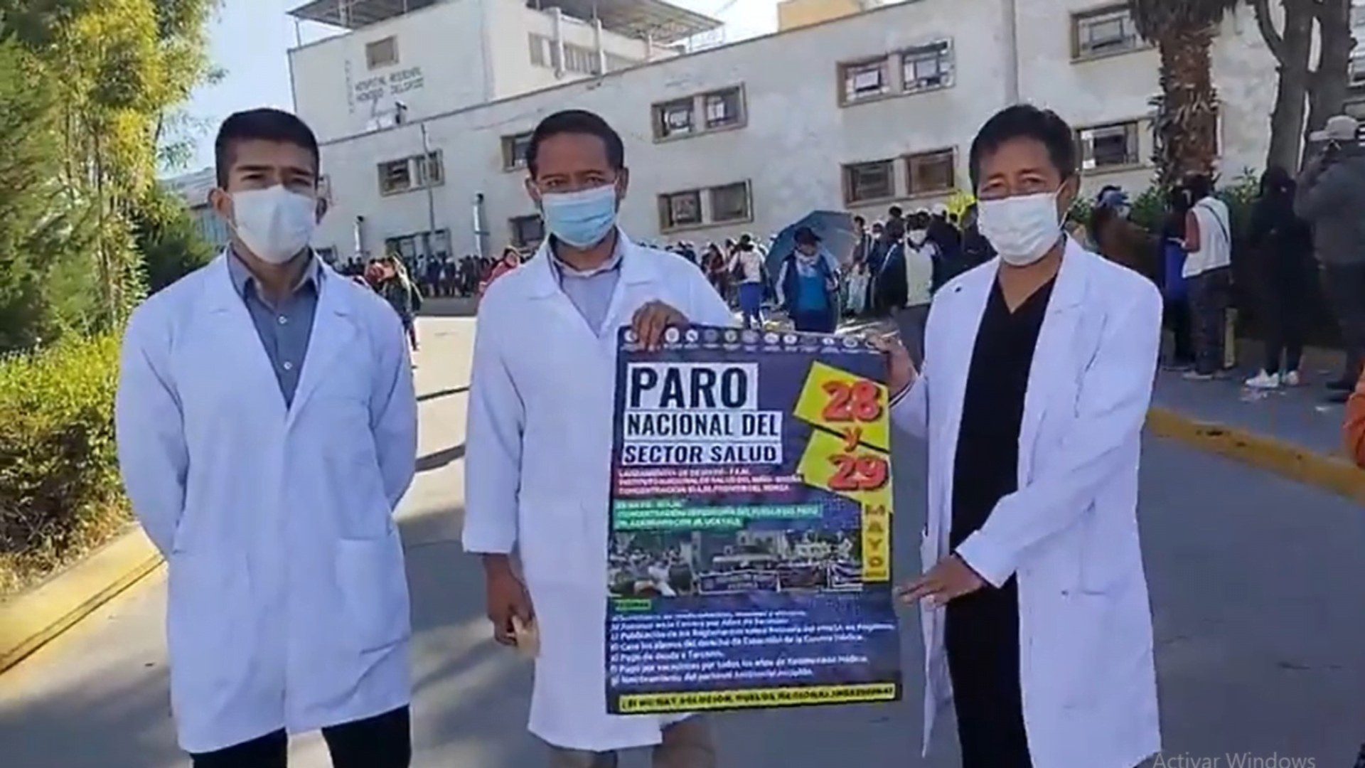 Médicos protestan y piden que el hospital Honorio Delgado Espinoza sea declarado en emergencia.