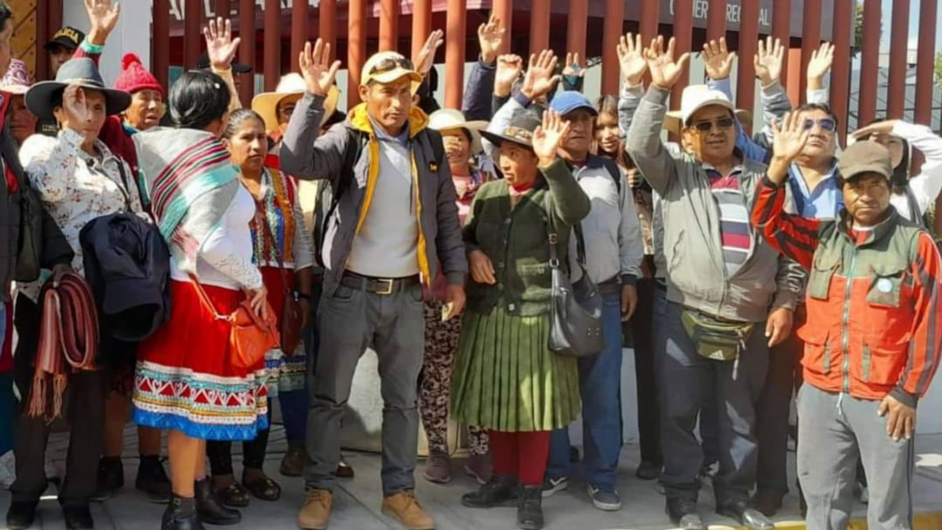 Pobladores de Cayarani se declaran en huelga indefinida tras ruptura de diálogo con Ministerio de Energía y Minas. Pedían instalar mesa de diálogo, pero se sintieron burlados.