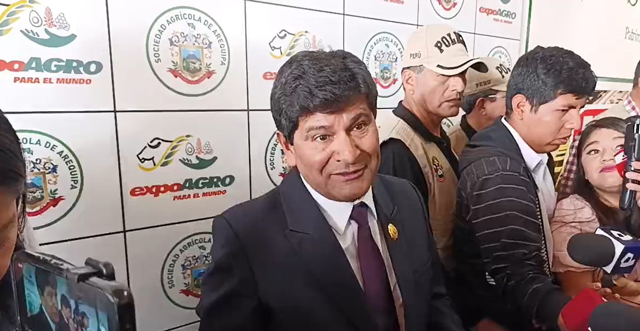Gobernador de Arequipa no sacará a gerente de transportes, pese a acuerdo de consejo regional. Respalda al funcionario.