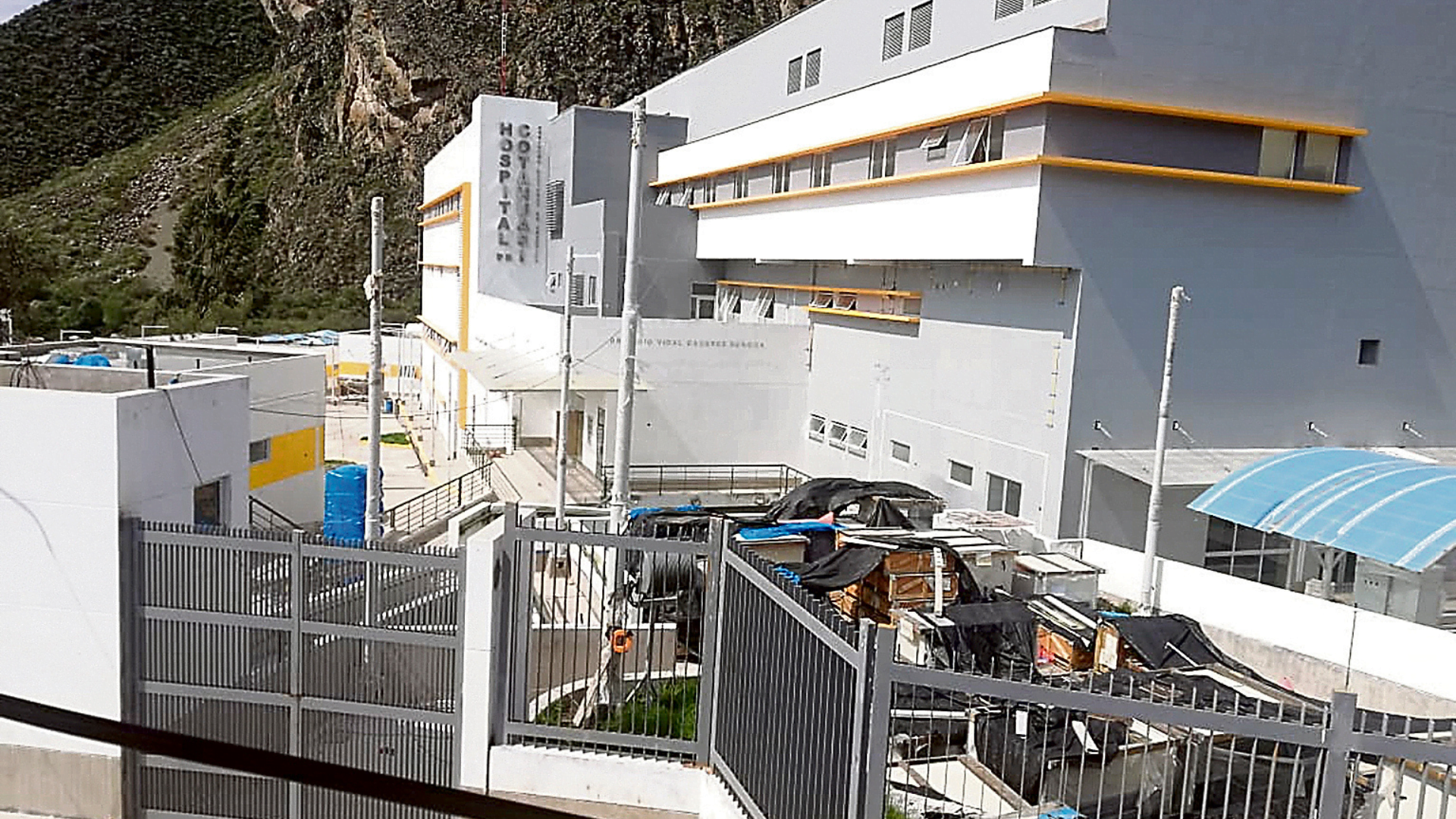 Gobierno Regional tomó control del hospital de Cotahuasi, obra que estaba paralizada hace 7 años. Equipos médicos quedaron obsoletos.