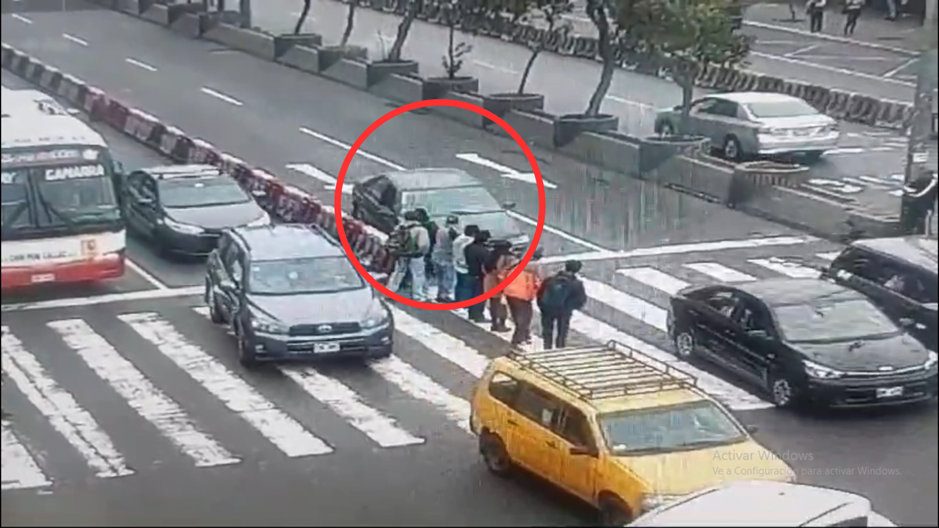 . Violento accidente en Lima: auto embiste a 6 peatones que cruzaban la avenida Abancay en el centro