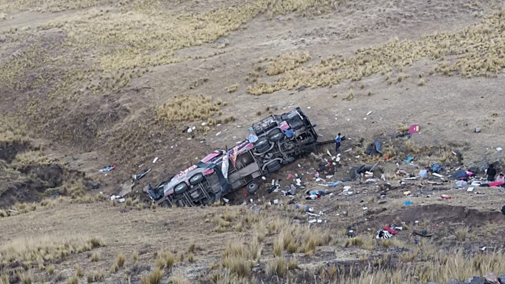 Tragedia en Ayacucho: alrededor de 20 fallecidos dejó despiste de bus Molina Unión en vía Los Libertadores.