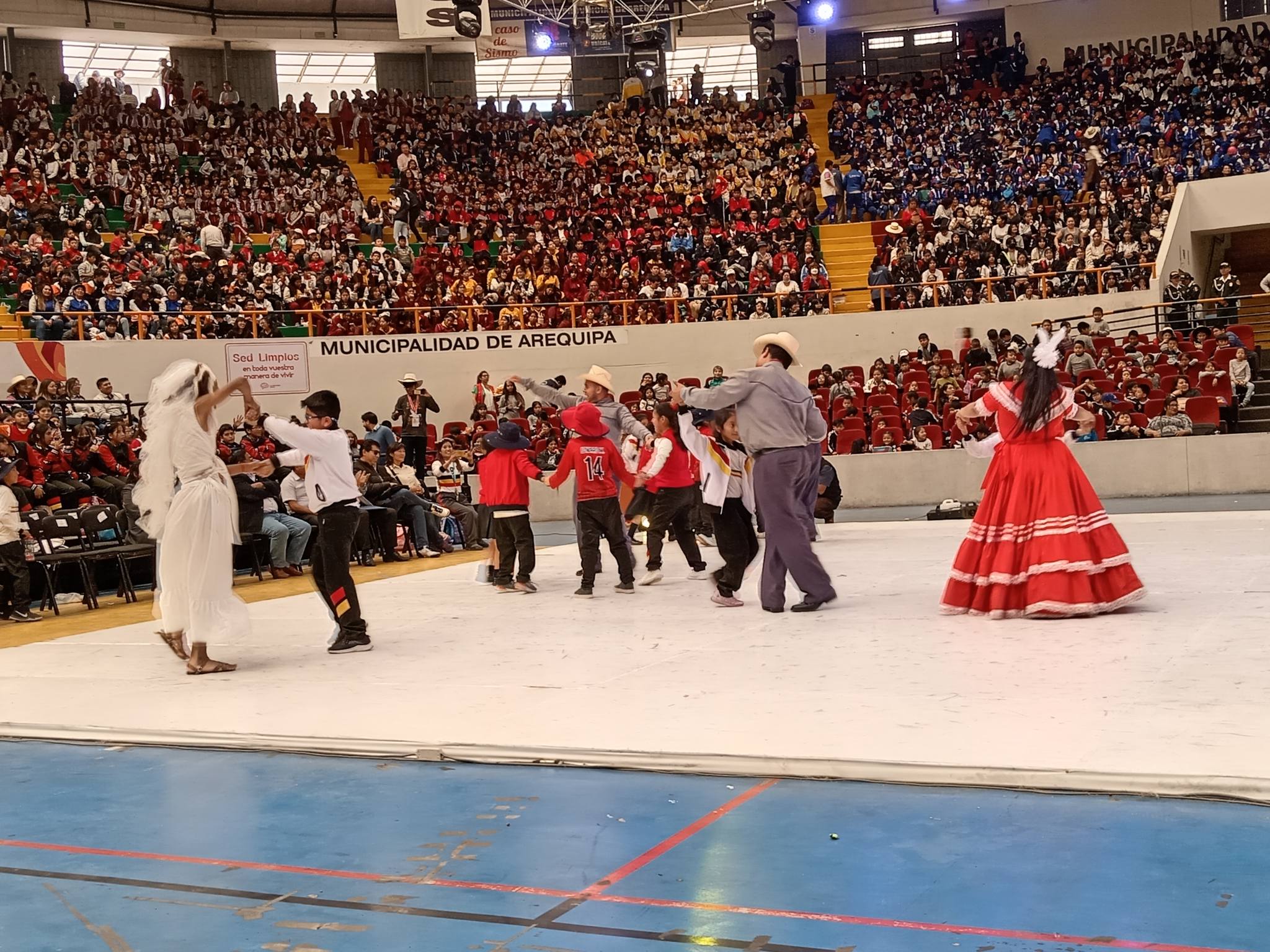 Festidanza Escolar 2024 inicia este viernes: entrada será libre para el día de la inauguración en el coliseo Arequipa.