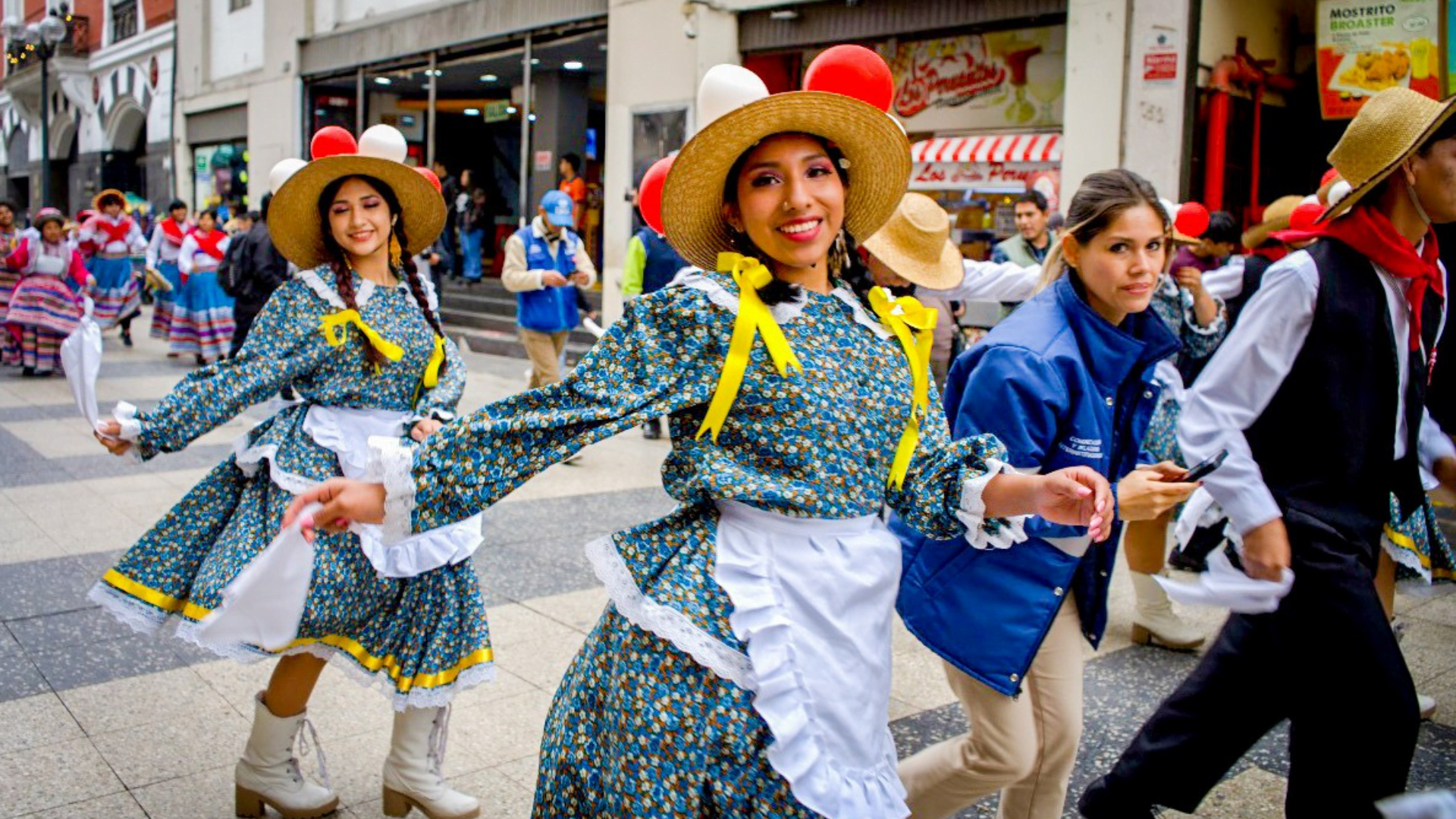 Con pasacalle y bailes presentan en Lima el programa de festejos por el 484 aniversario de Arequipa