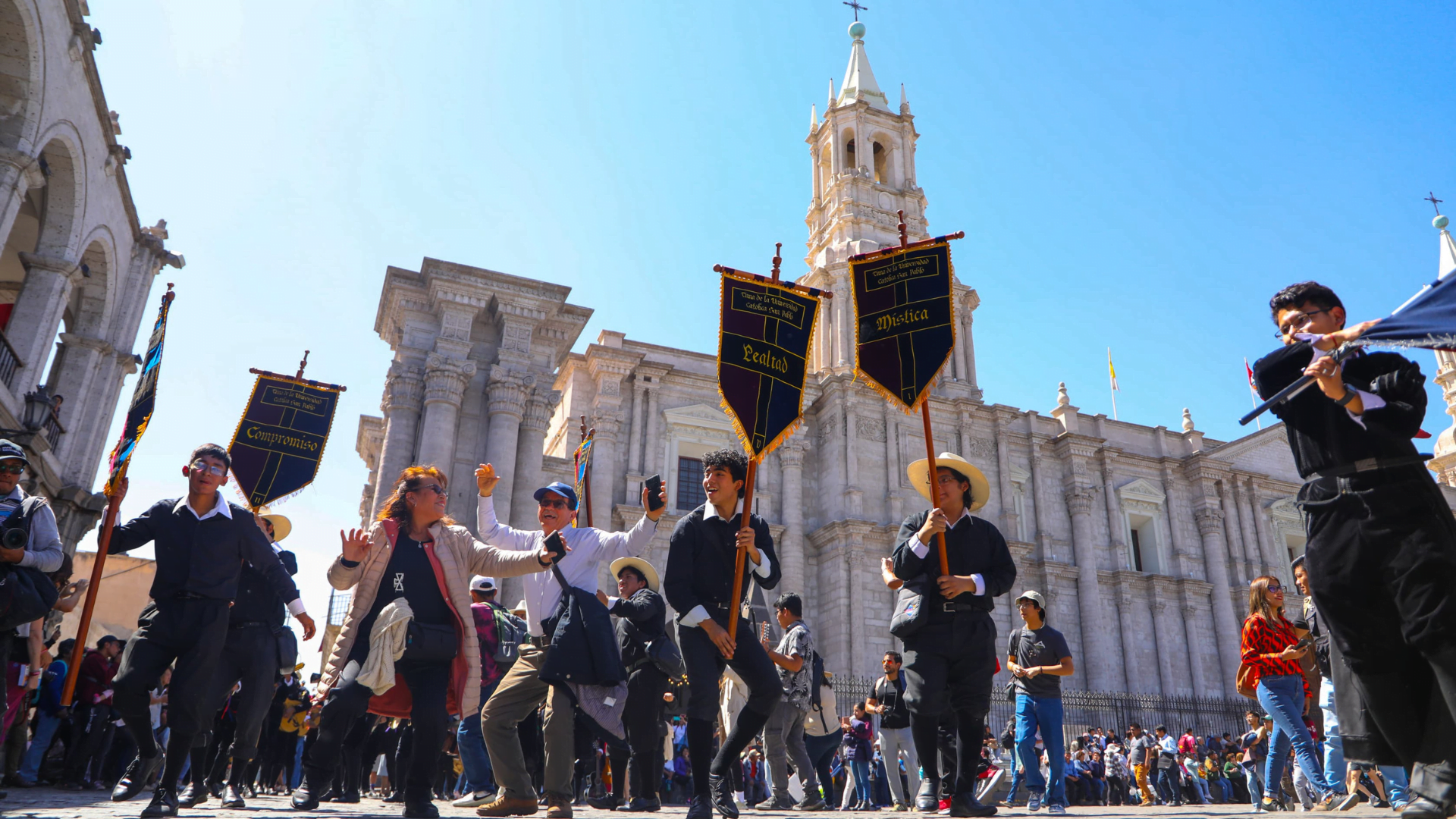Arequipa es fiesta: inició el XXXIV Encuentro Internacional de Tunas, con participación de más de 20 delegaciones