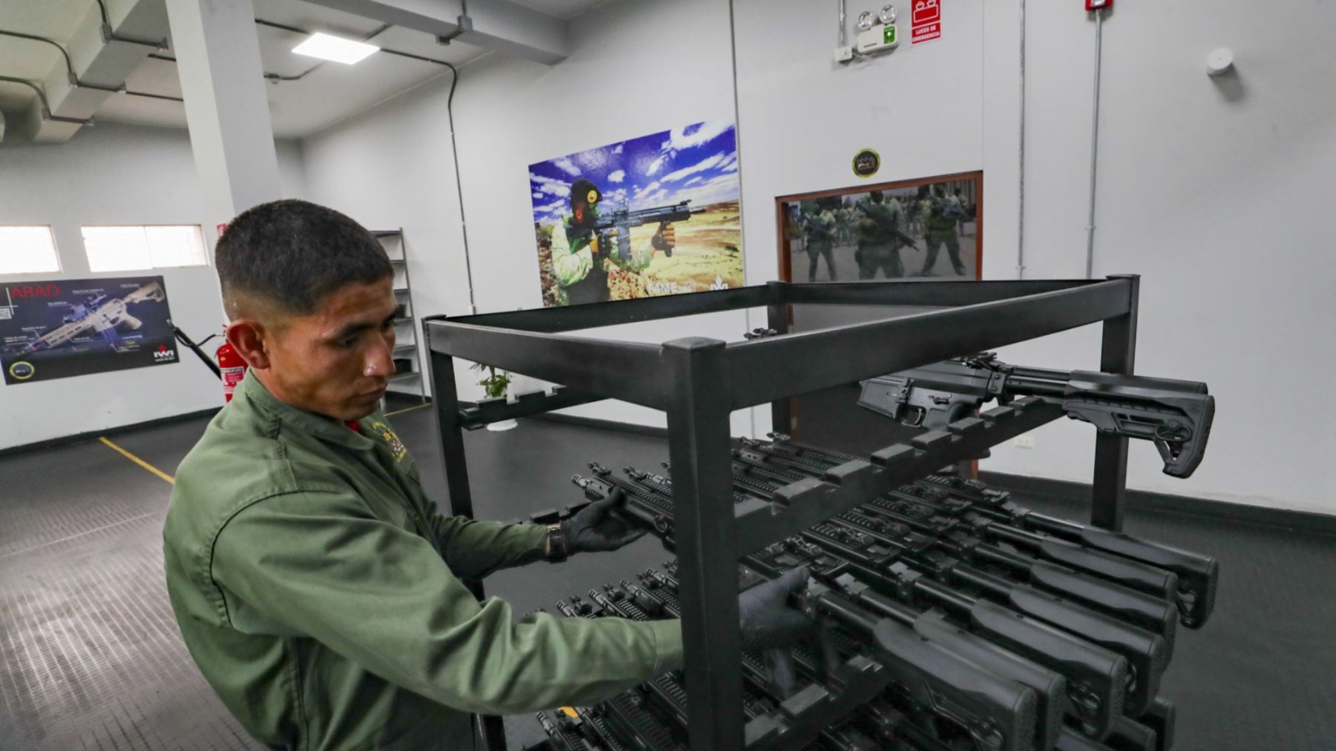 Contraloría alerta riesgo de incumplimiento de FAME para la entrega de 10,000 fusiles para el Ejército por S/ 103 millones