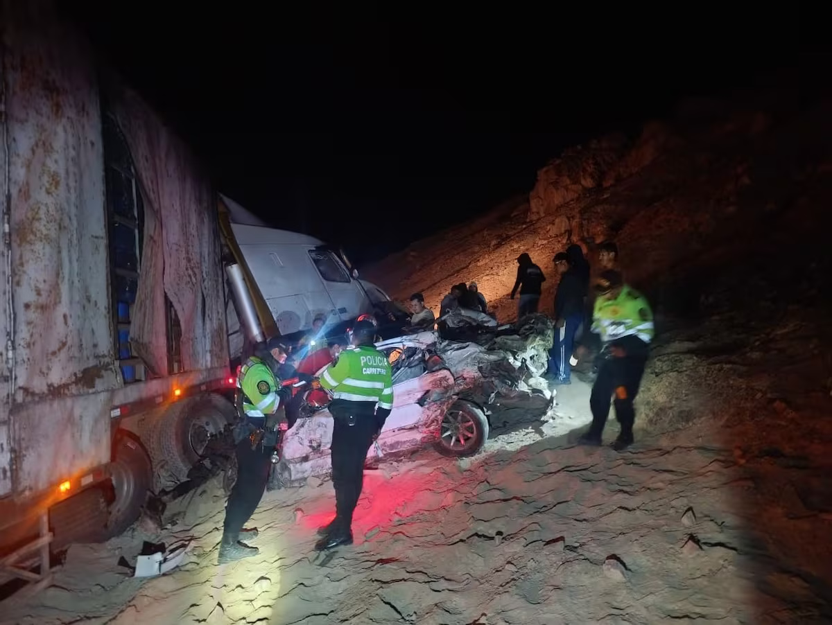 Fatal accidente en la Panamericana Sur deja un muerto y un herido en Camaná: choque de auto con camión 2026