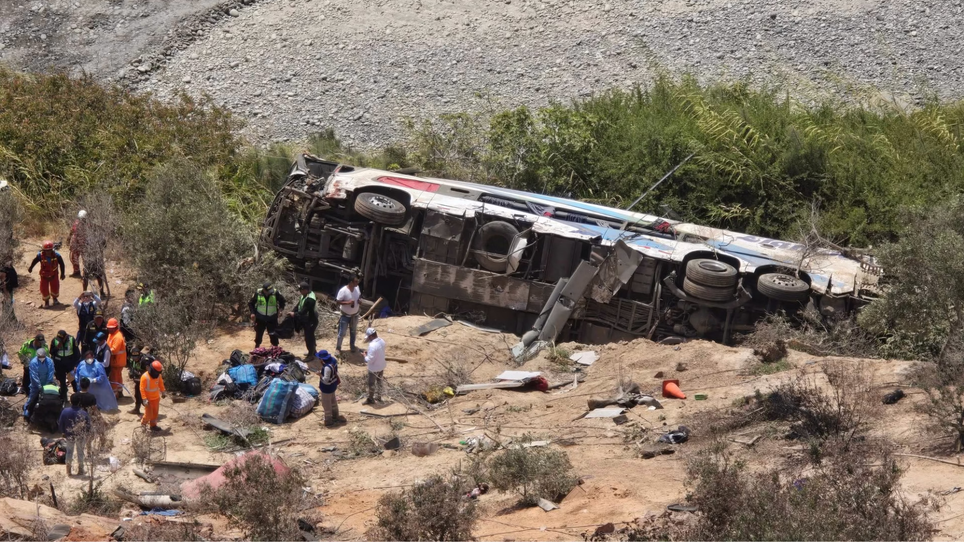 Tragedia en Ocoña: 36 personas fallecidas y 25 heridos en despiste de bus de la empresa Llamosas 
