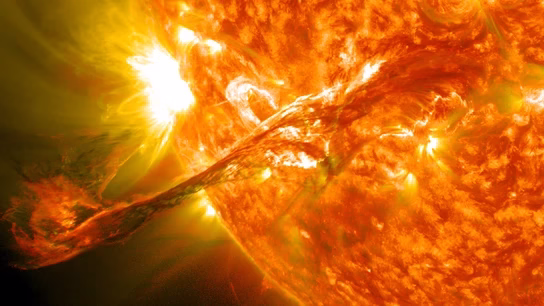Llamarada solar pinta de rosa y verde los cielos del sur de Chile con espectaculares auroras australes 2026