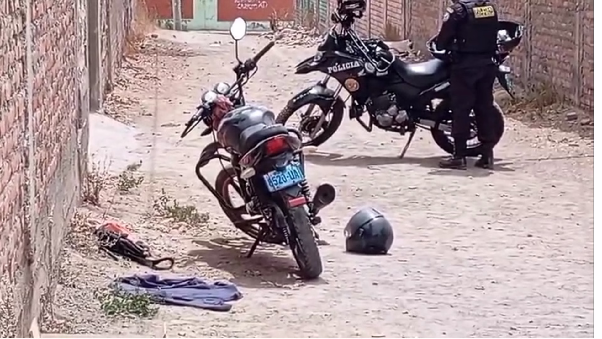  los dos sujetos huyeron del lugar en la motocicleta de placa de rodaje 8520 – UA, que minutos después abandonaron a unas cuadras