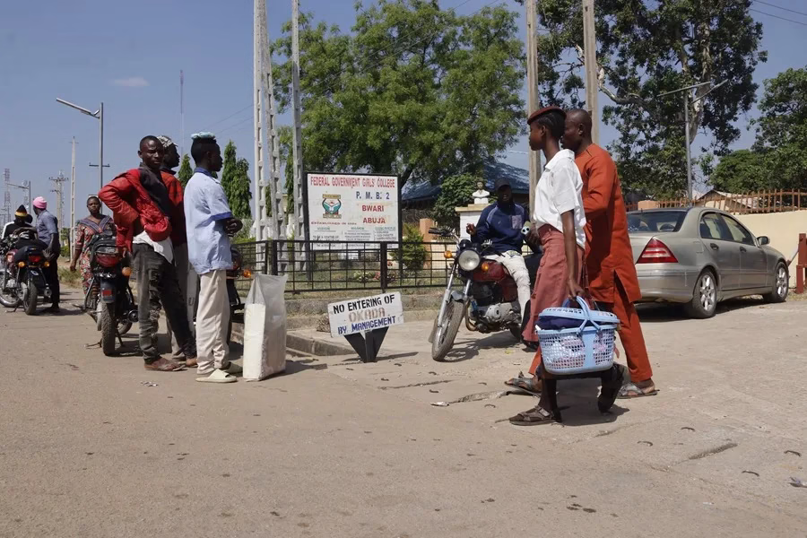 Secuestran a más de 300 estudiantes y 12 docentes en escuela católica de Nigeria: 50 logran escapar 1 Secuestran a más de 300 estudiantes y 12 docentes en escuela católica de Nigeria: 50 logran escapar 2026