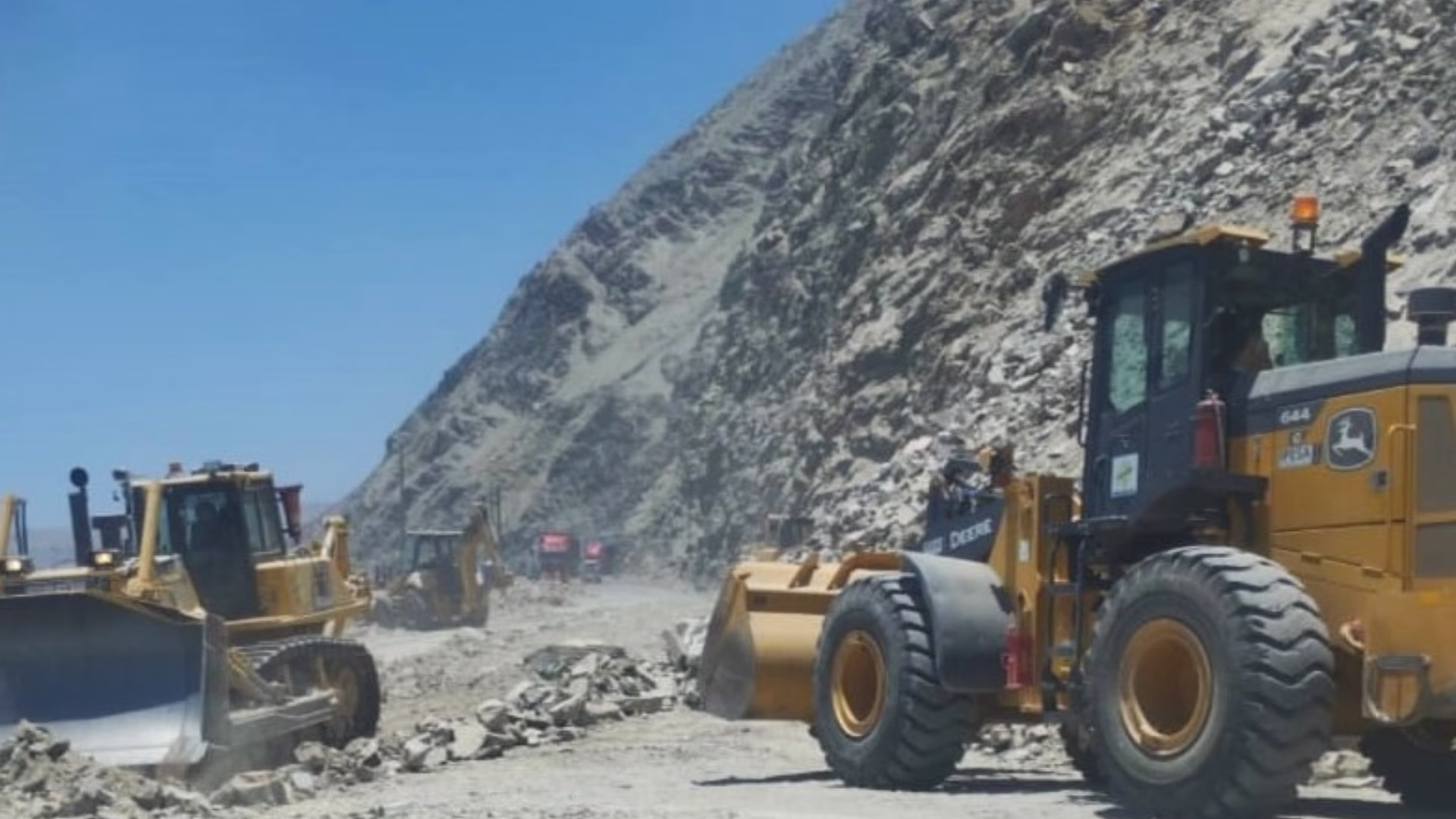Atico: reabren la Panamericana Sur con paso restringido en dos carriles tras derrumbe en Quebrada Honda