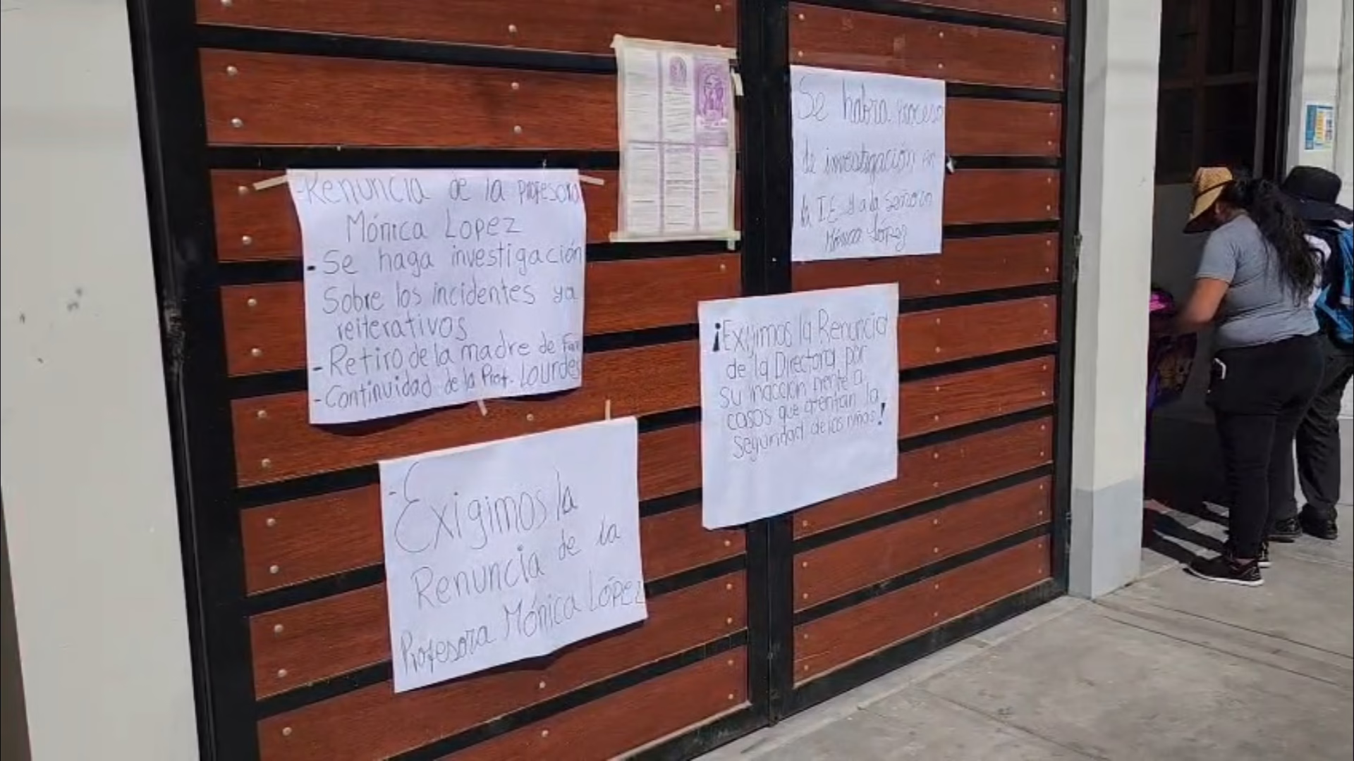 Arequipa: padres protestan en colegio de Socabaya por denuncias de tocamientos, acusan a escolar 1 Arequipa: padres protestan en colegio de Socabaya por denuncias de tocamientos, acusan a escolar