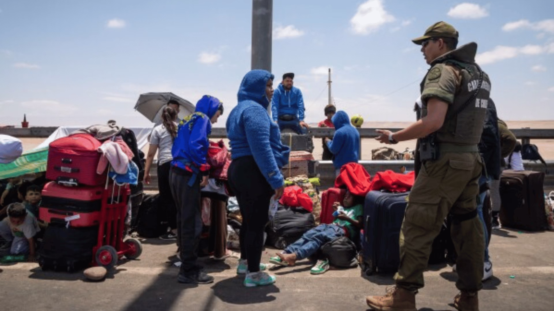 Tacna: migrantes burlan cordón policial y logran ingresar al Perú por la frontera con Chile.