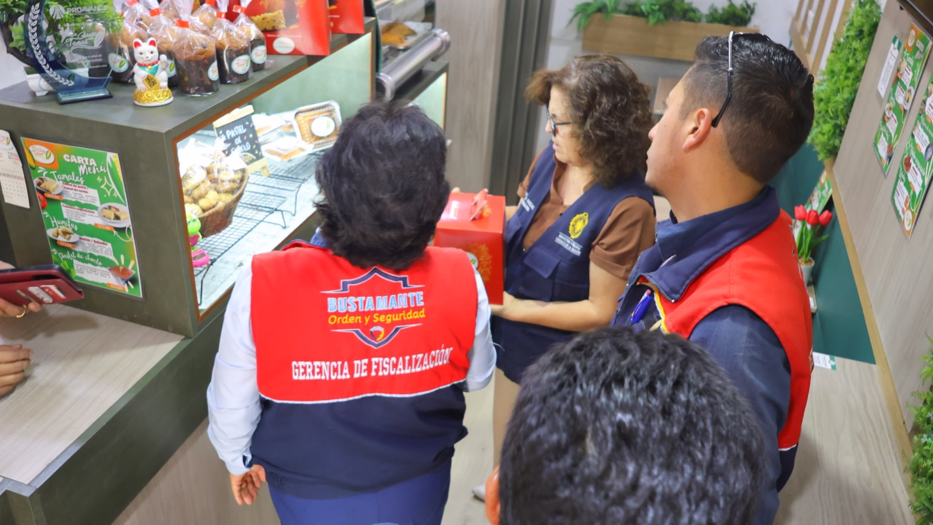 Arequipa: incautan panetones sin registro sanitario en operativo por "Navidad Seguro” en Bustamante