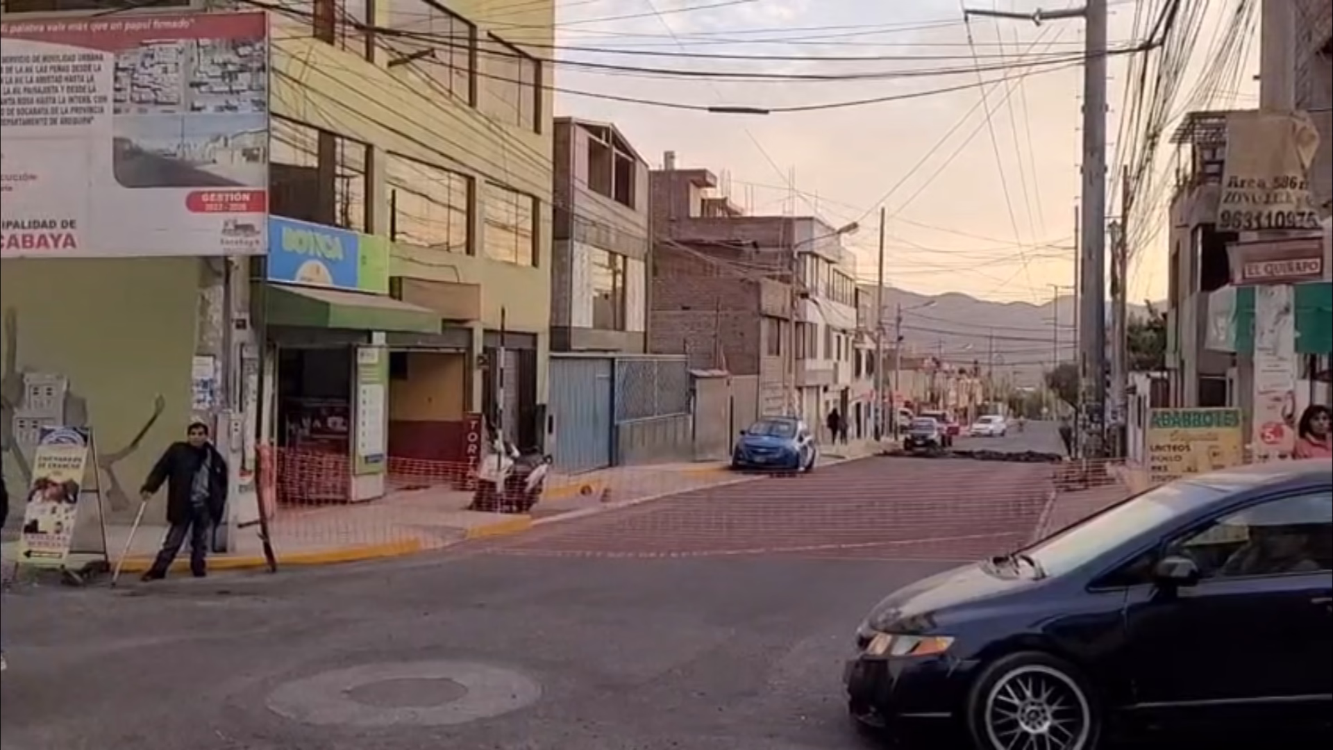 ¡El Colmo!. Socabaya rompe pista recién inaugurada para construir rompemuelle