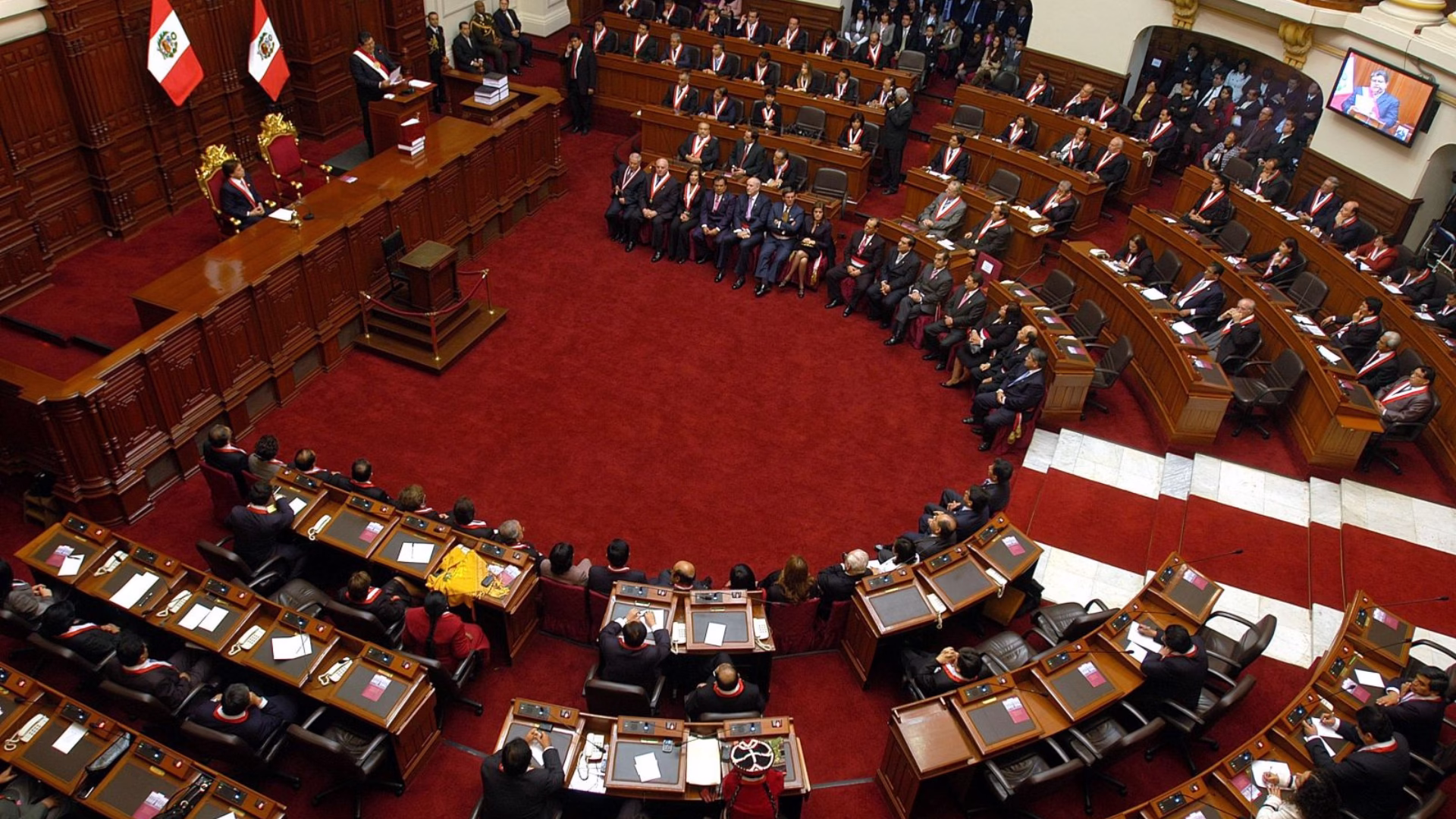 ¿Y AHORA QUÉ?… Doble realidad: Congresistas privilegiados y jovencitos en busca de sus sueños 1 ¿Y AHORA QUÉ?… Doble realidad: Congresistas privilegiados y jovencitos en busca de sus sueños