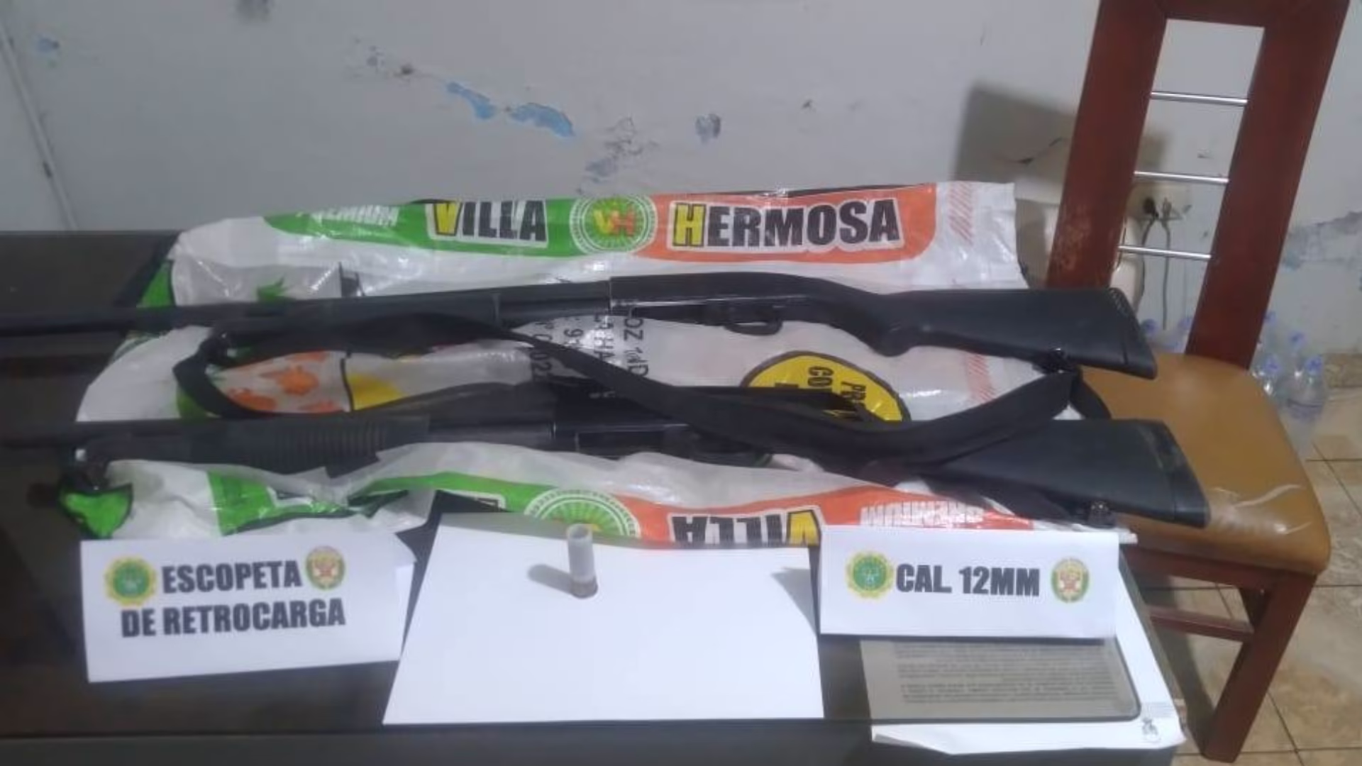 Policía busca sujetos que abandonaron las escopetas