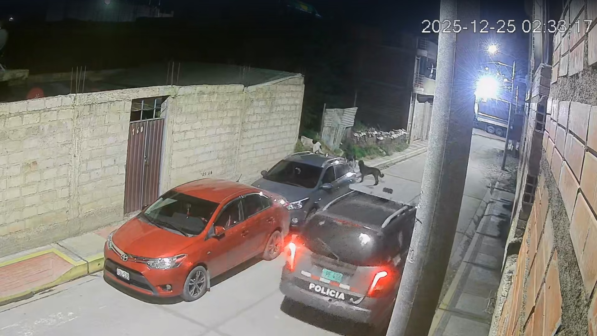 Puno: suboficial PNP acusado de robar vehículo en Desaguadero usando patrullero y desata escándalo policial 1 el SO2 Jhonatan Huirse Silva de 30 años, quien reconoció haber utilizado el patrullero policial de placa EPE-433 para seguir al vehículo de placa V8F-396