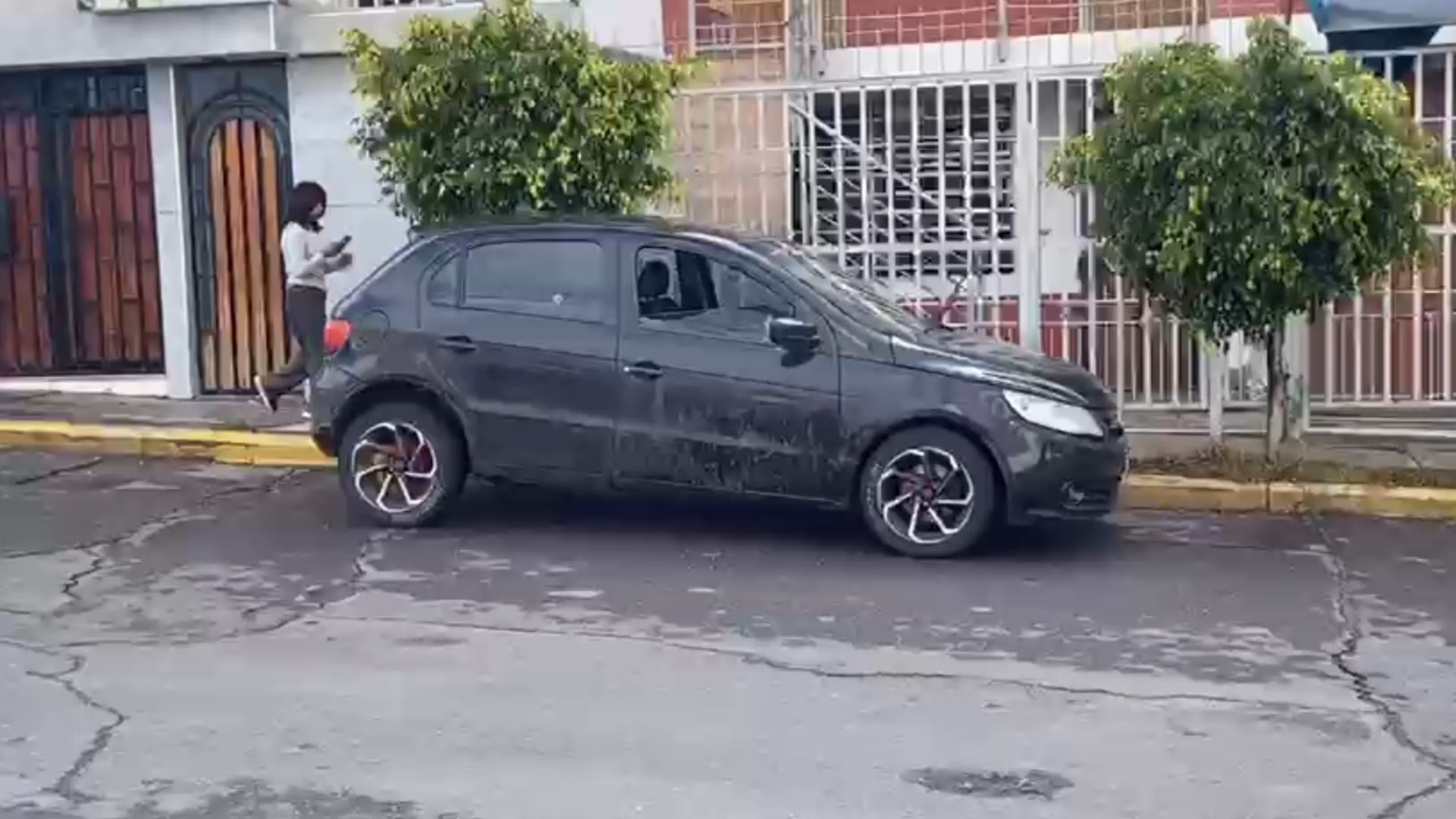 Arequipa: atacan a balazos vivienda en Miraflores y cámaras captan a dos integrantes de “Los Orientales”