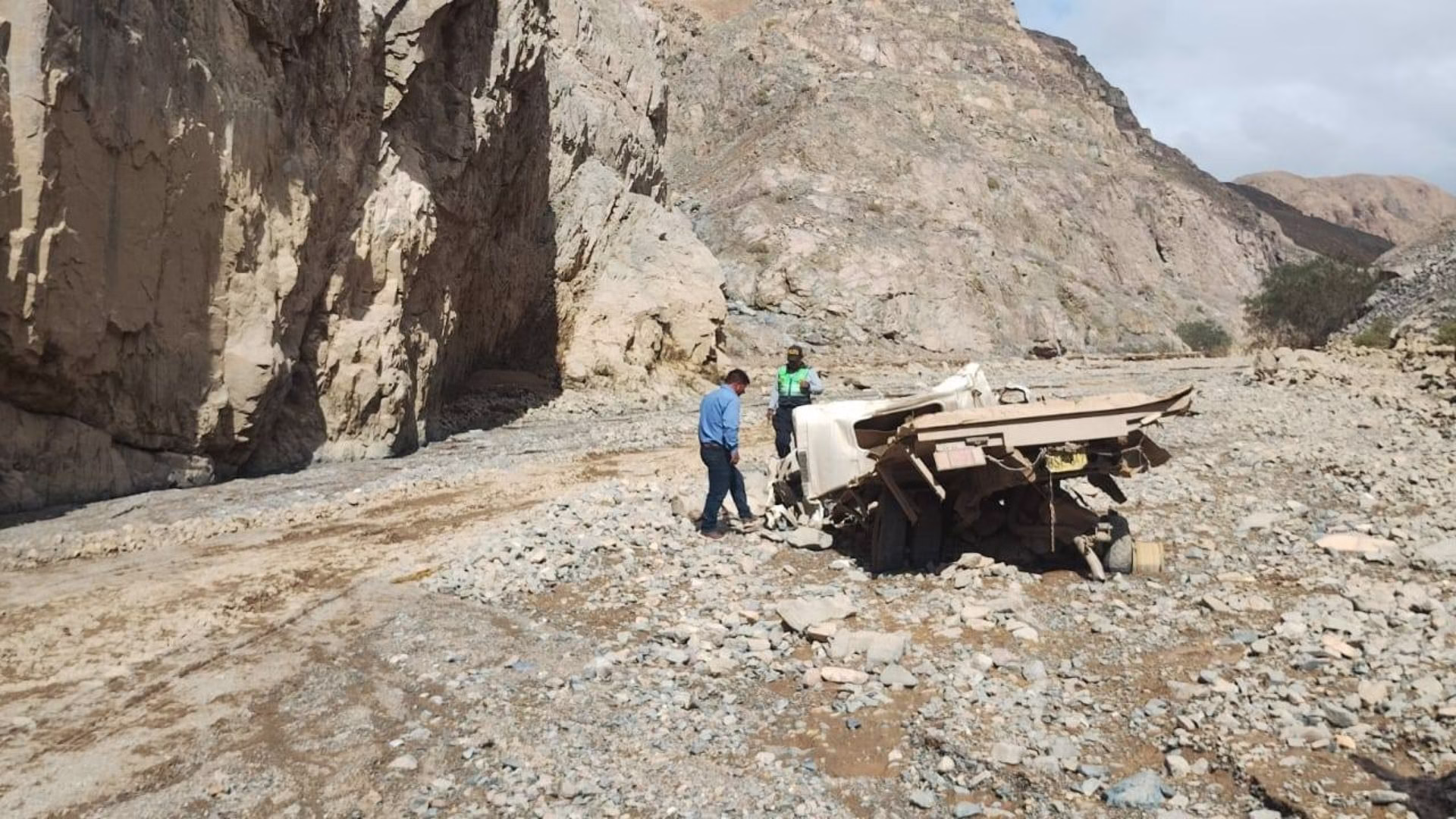 Huaico en Caravelí deja 3 fallecidos: víctimas fueron arrastradas cuando se dirigían a la mina Titán 1 Huaico en Caravelí deja 3 fallecidos: víctimas fueron arrastradas cuando se dirigían a la mina Titán