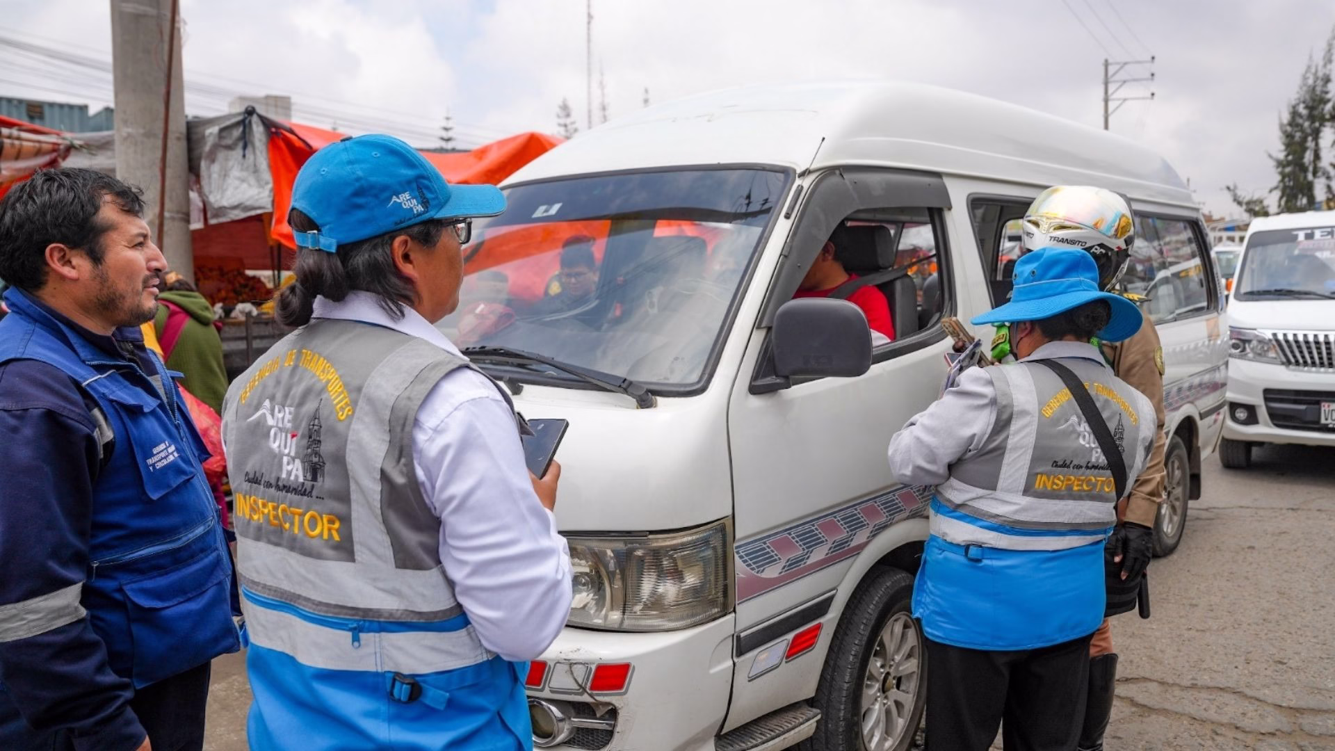 Arequipa: Defensoría alerta choferes menores de edad en "loncheritas" y municipio anuncia más operativos 1 Municipalidad Provincial de Arequipa anunció que continuará y reforzará los operativos de fiscalización