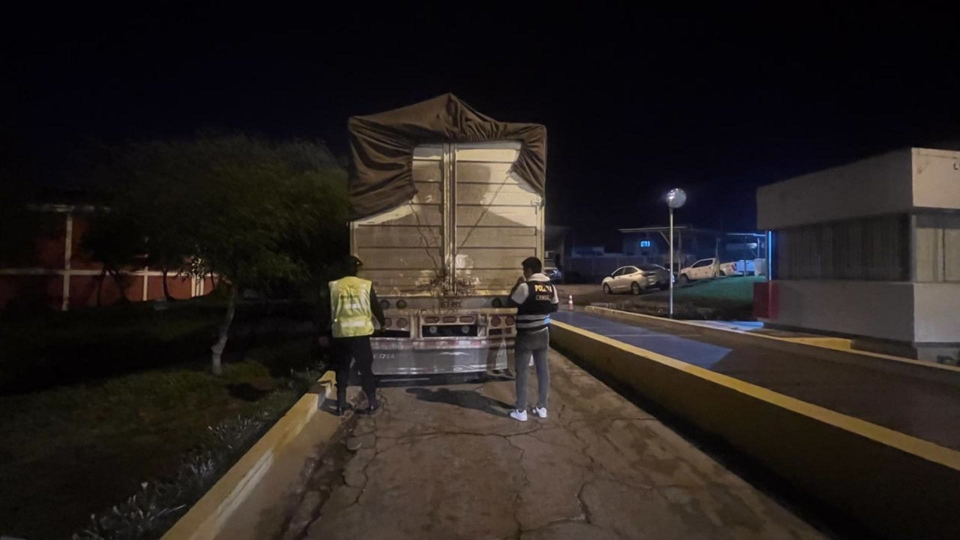 Arequipa: Decomisan más de S/ 2.3 millones en contrabando y capturan a cabecilla de "Los Magníficos" 1 Arequipa: Decomisan más de S/ 2.3 millones en contrabando y capturan a cabecilla de "Los Magníficos"