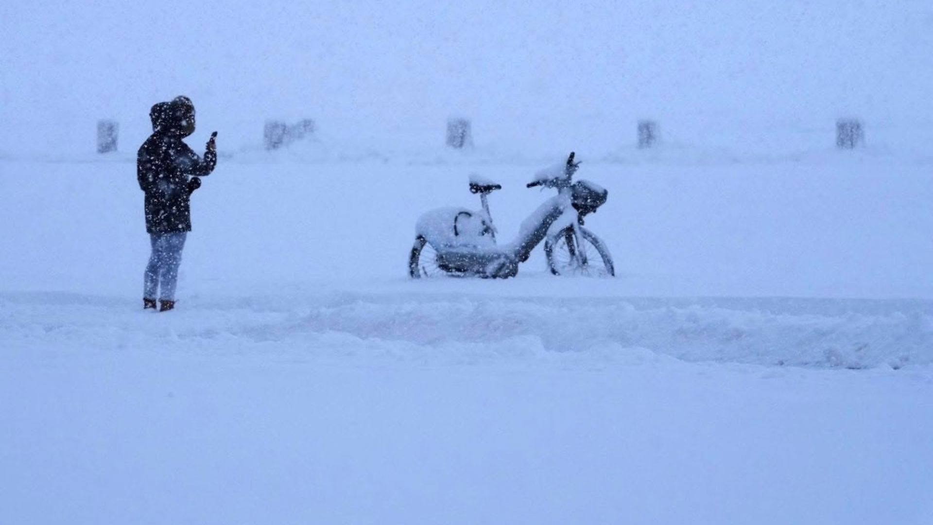 Megatormenta invernal en EE.UU. deja al menos 30 fallecidos y paraliza ciudades, vuelos y servicios básicos 2 Megatormenta invernal en EE. UU. deja al menos 30 fallecidos y paraliza ciudades, vuelos y servicios básicos