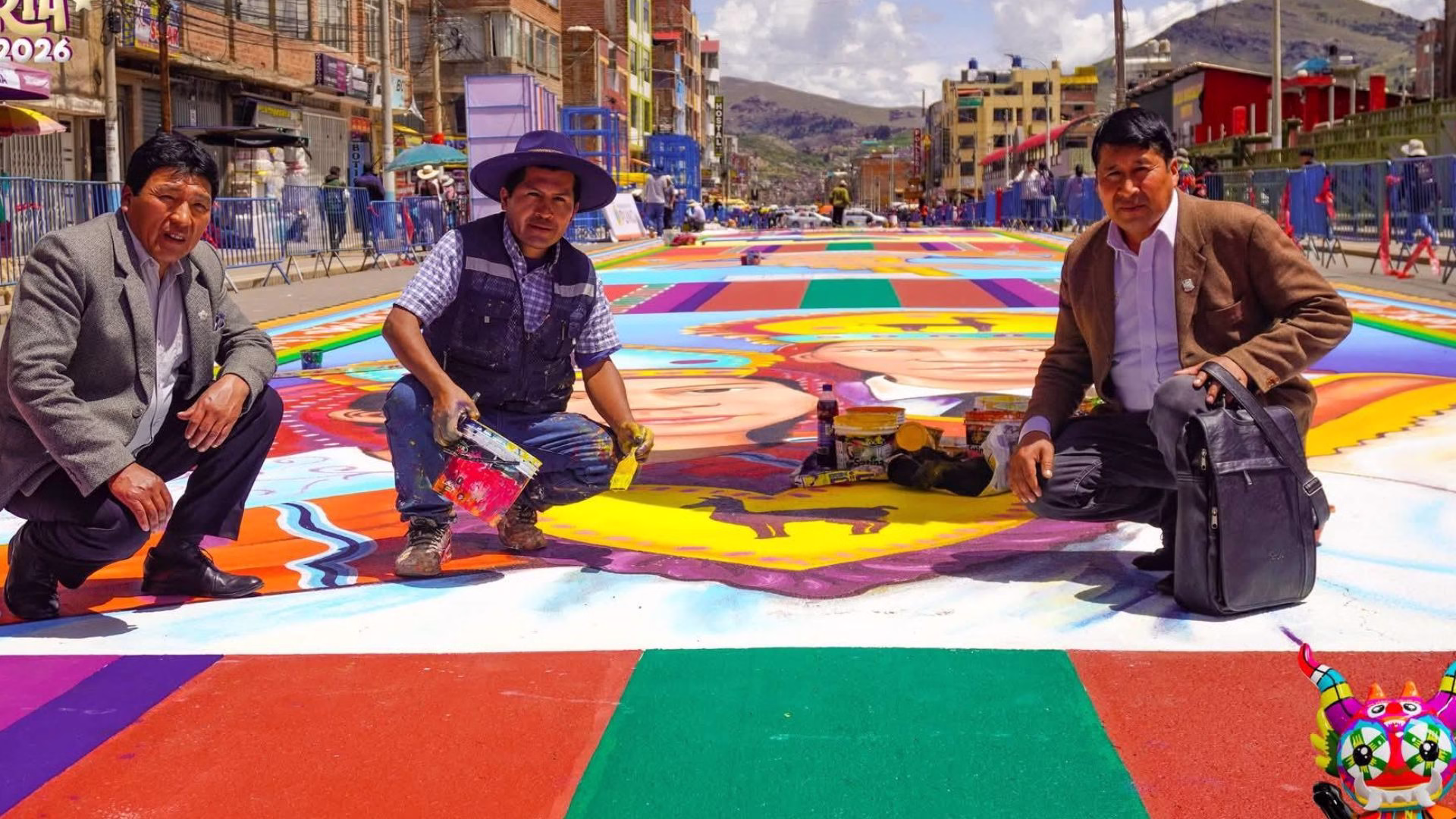 Candelaria 2026: artista aymara Hernán Gil pinta murales para recorrido de parada de veneración en Puno