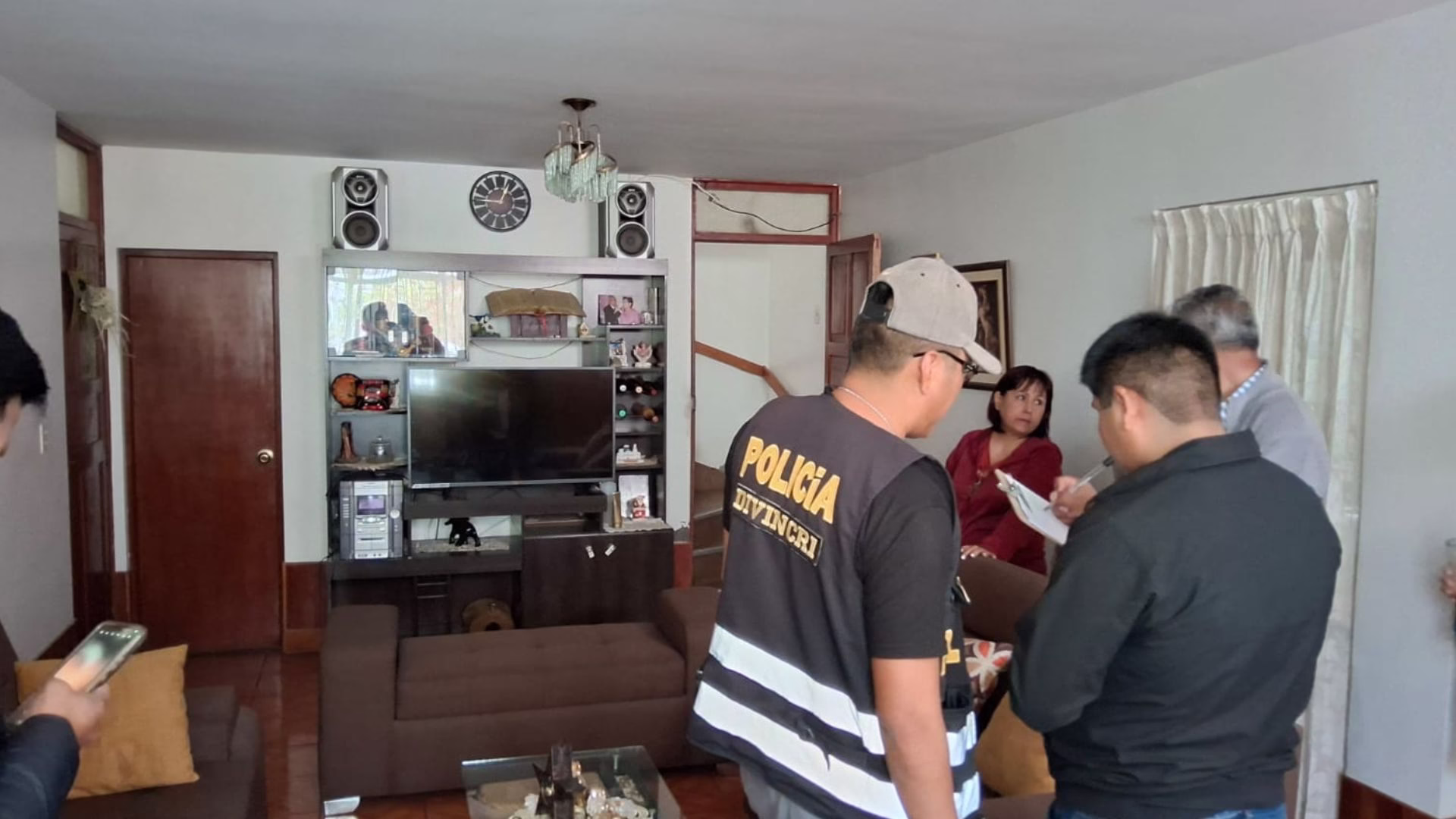 Asimismo, fue detenida Juana O. M. (a) “Juana”, encargada de recibir el dinero de la extorsión e ingresarlo al penal