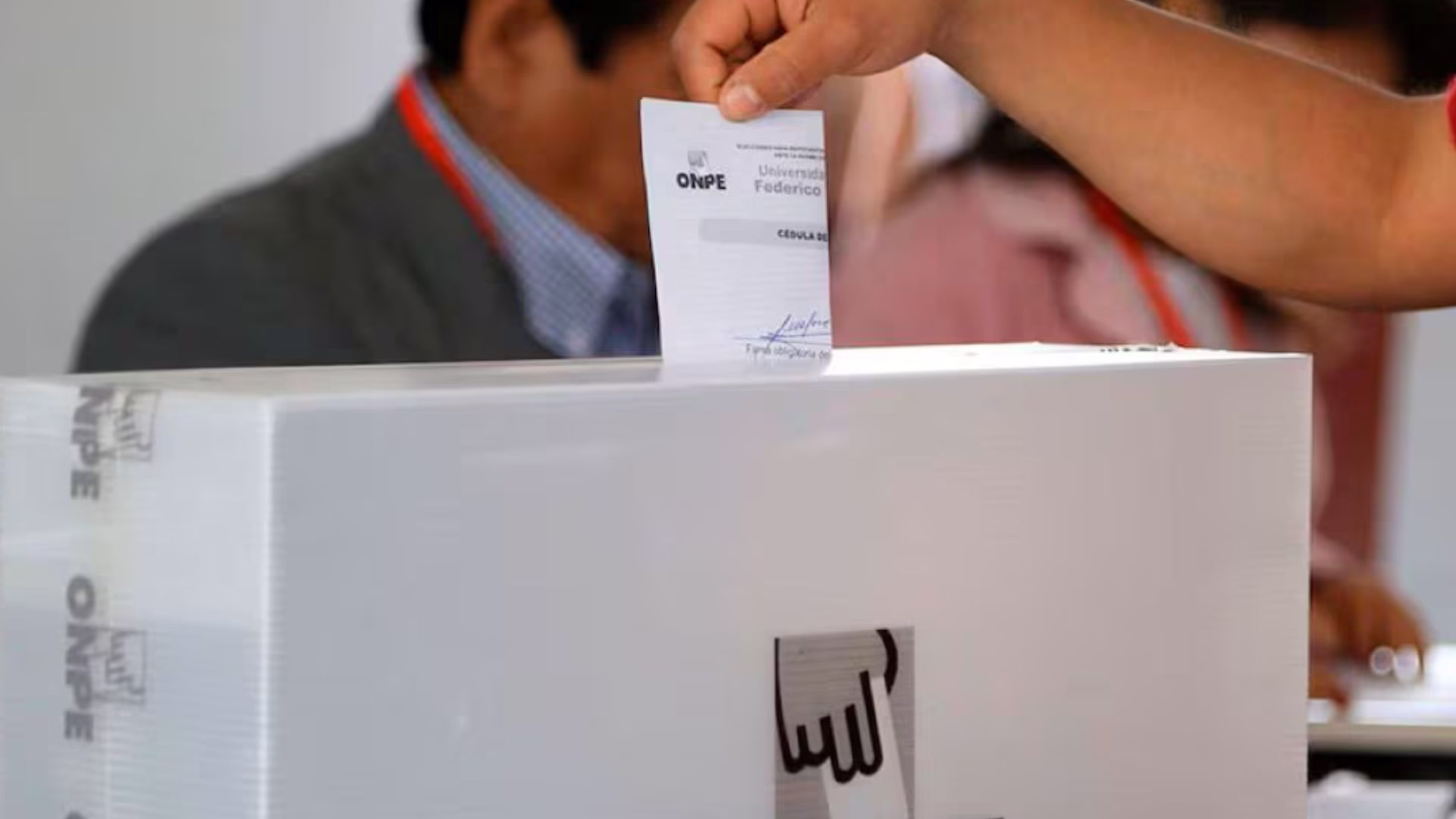 ¿Y AHORA QUÉ?| Más candidatos, menos ética: el gran desmadre electoral 2026, artículo de opinión de Sandra Bellido.