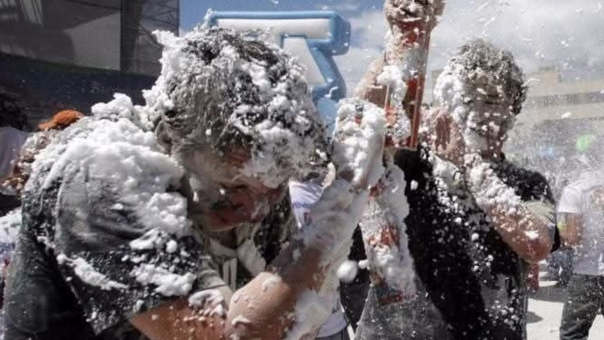 Arequipa: 17 personas atendidas por conjuntivitis química tras uso de espuma de carnavales