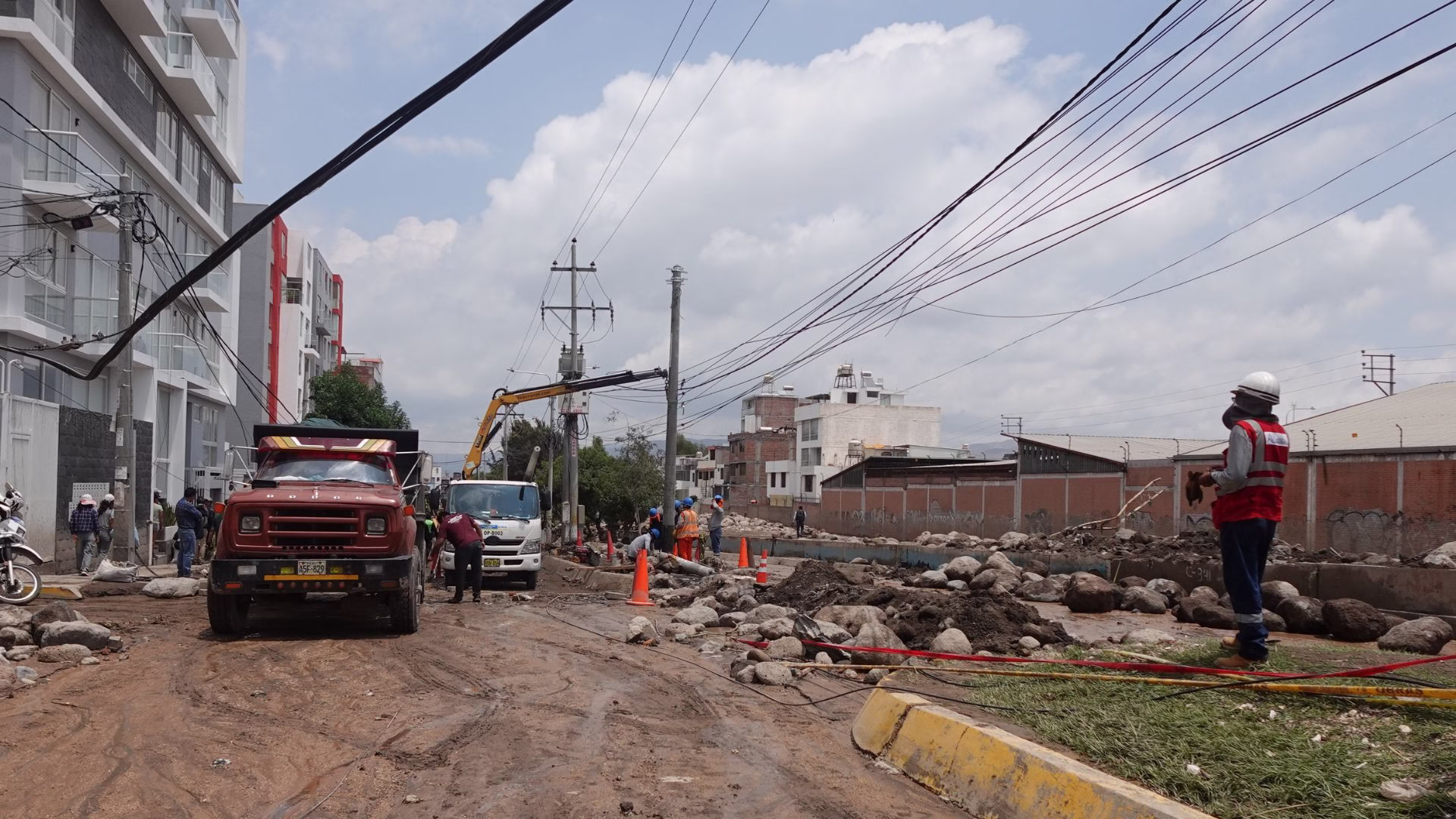 SEAL Arequipa: 930 familias siguen sin luz tras intensas lluvias, aún no pueden reponer algunos postes 