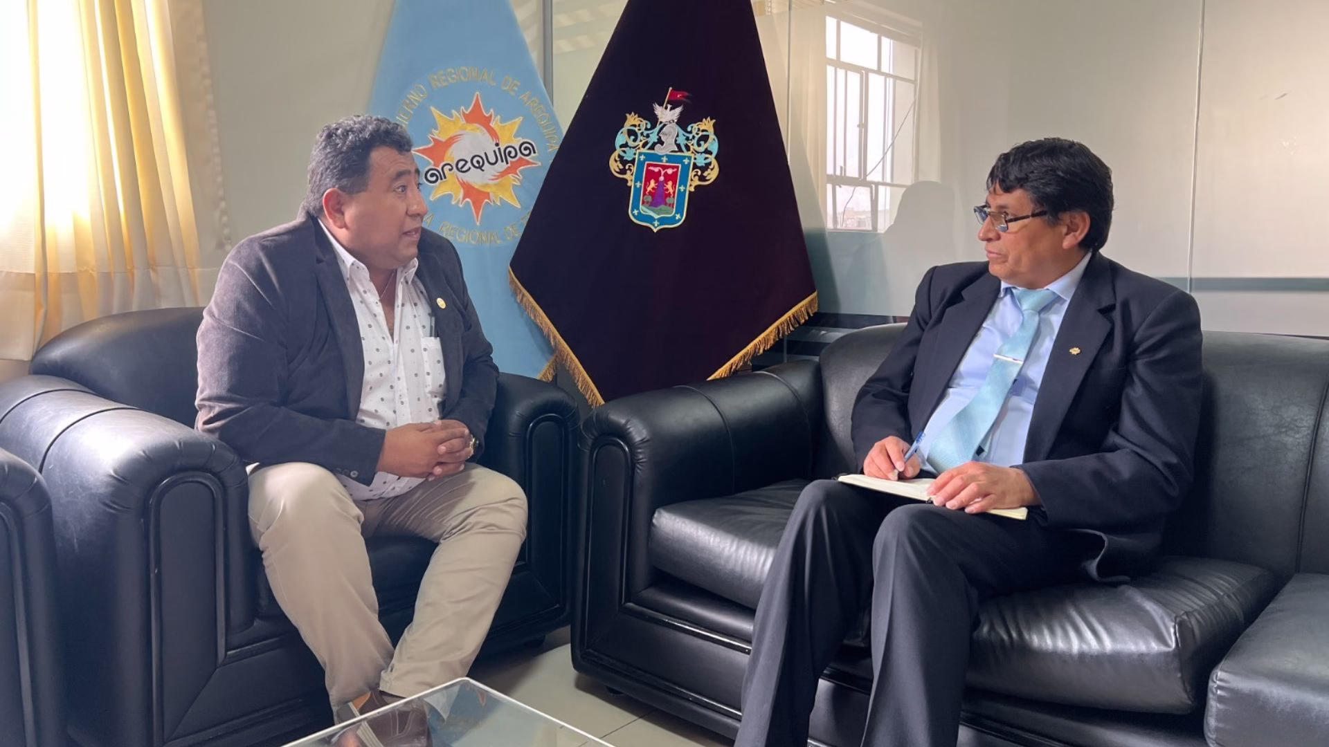 Colegios privados evaluarán postergación del inicio del año escolar 2026 en Arequipa debido a las lluvias 1 El gerente regional de Educación, Marco Choque Manrique, se reunió con Rutbel Begazo Salazar, presidente de la Asociación de Colegios Privados.