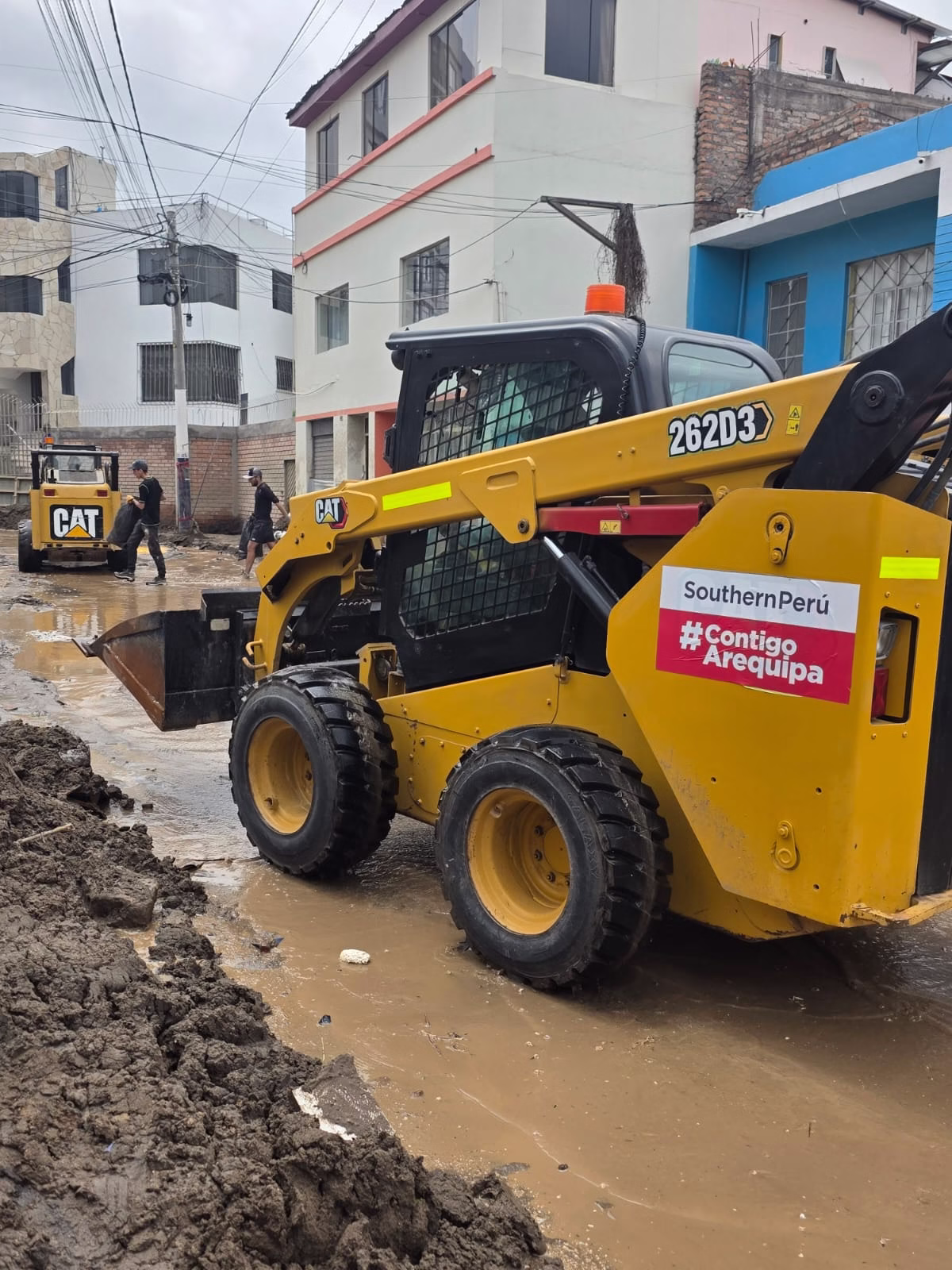 Southern Perú aporta más de 2,750 horas de maquinaria para acelerar limpieza tras lluvias en Arequipa