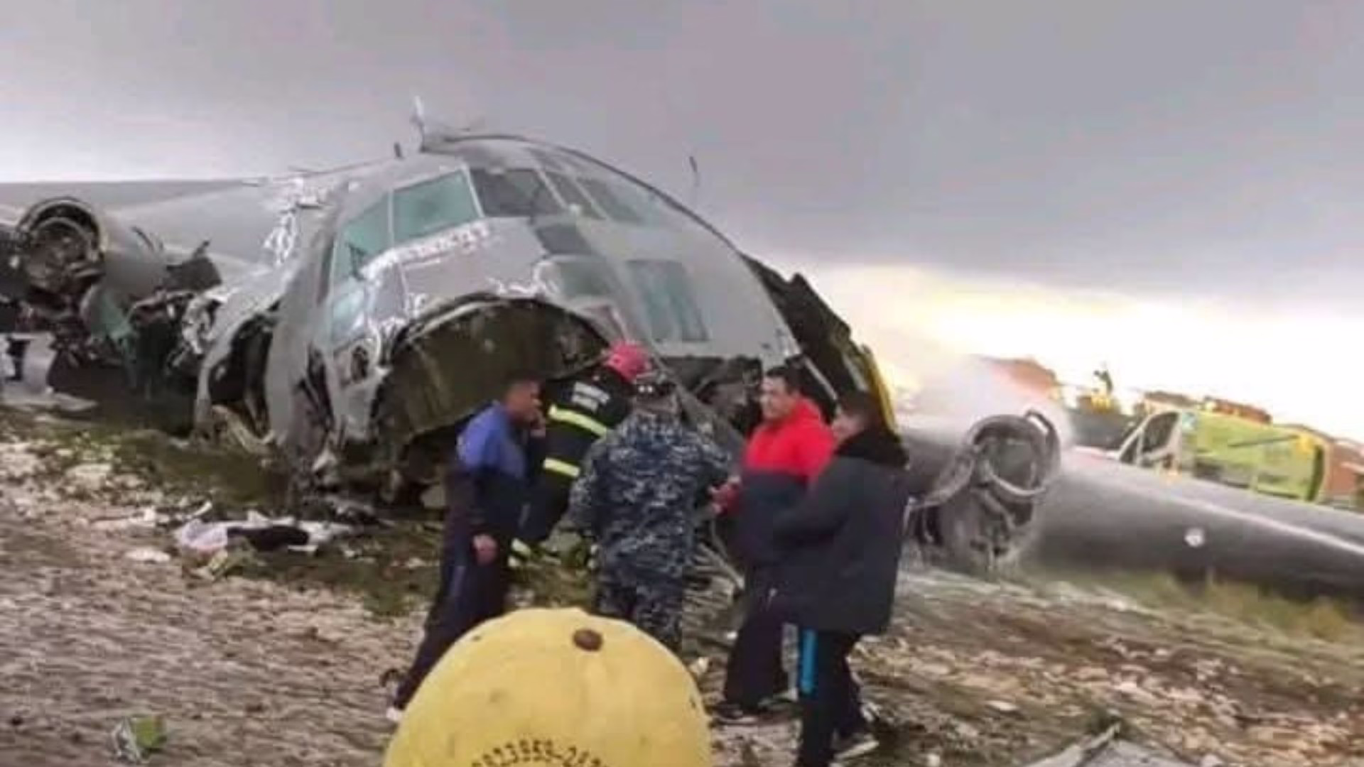 Bolivia: Avión militar Hércules cargado de dinero se estrella en El Alto, reportan fallecidos y heridos