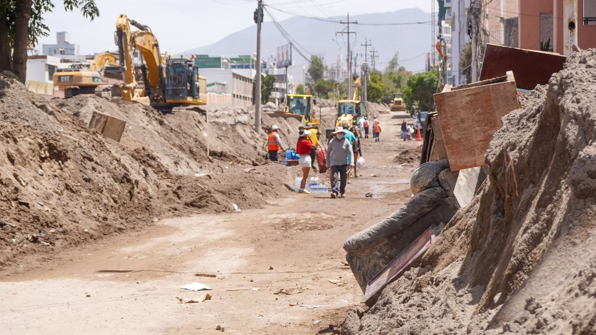 Arequipa en Emergencia: más de 100 toneladas de barro dejó el desborde de torrentera El Chullo 1 Arequipa en Emergencia: más de 100 toneladas de barro dejó el desborde de torrentera El Chullo
