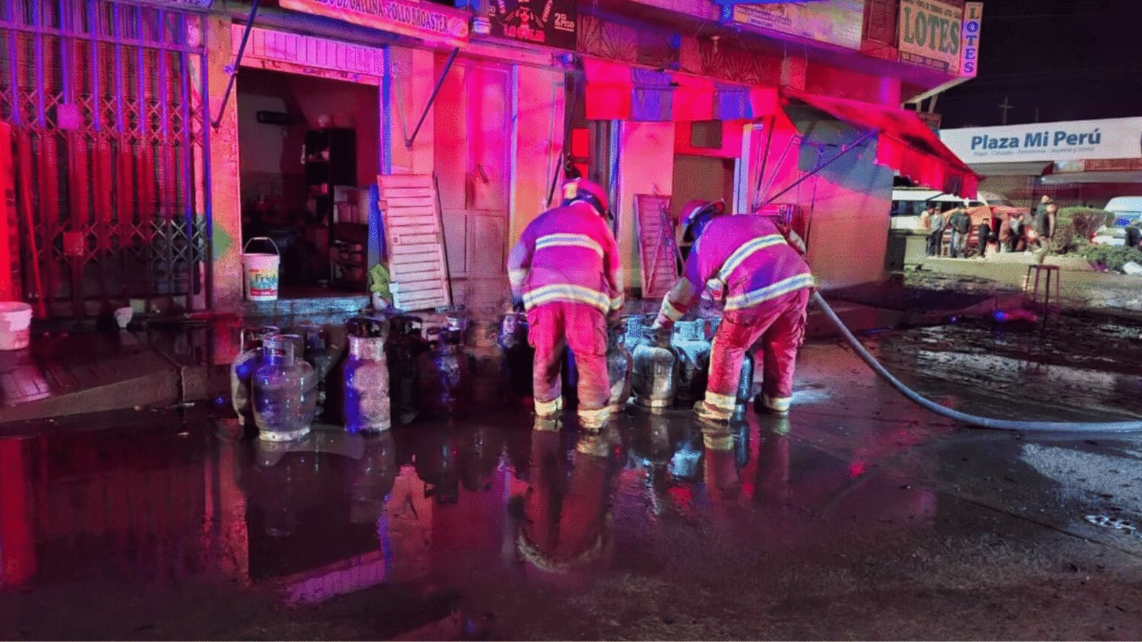 Incendio en Juliaca: bomberos controlan fuego en quinto piso y reclaman mejor equipamiento 2026
