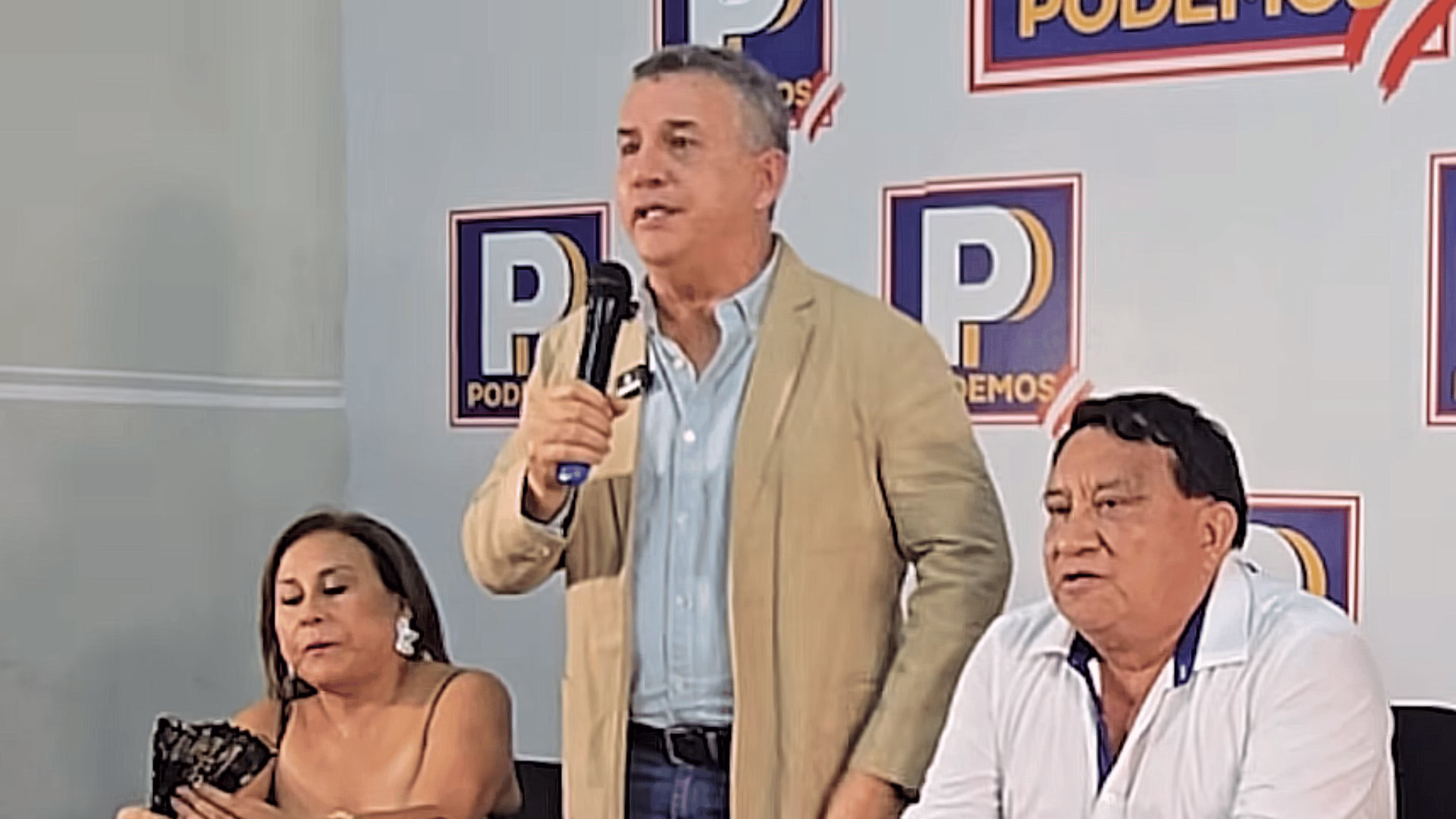 Daniel Urresti reaparece tras salir de prisión y anuncia que sería ministro en eventual gobierno de José Luna.