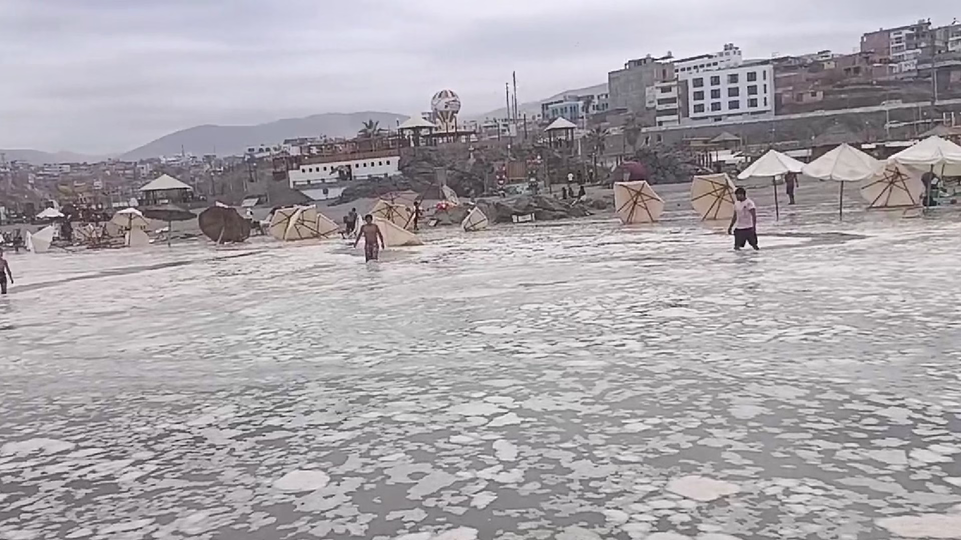 Arequipa: fuerte maretazo en Mollendo causa daños en la Segunda Playa, capitanía alertó sobre oleajes