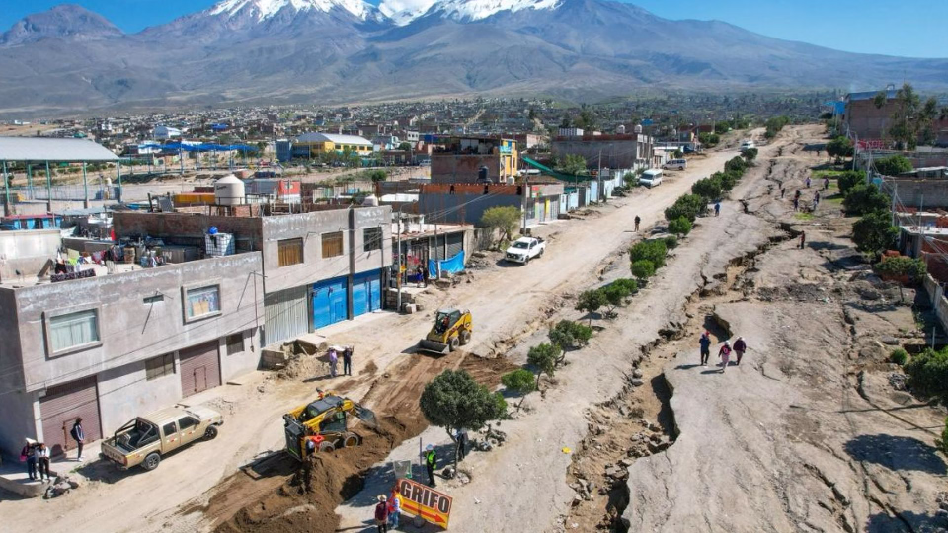 Southern Perú ayudó a limpiar cerca de 19 mil toneladas de lodo y escombros tras desborde de torrentera y huaicos 1 Southern Perú ayudó a limpiar cerca de 19 mil toneladas de lodo y escombros tras desborde de torrentera y huaicos