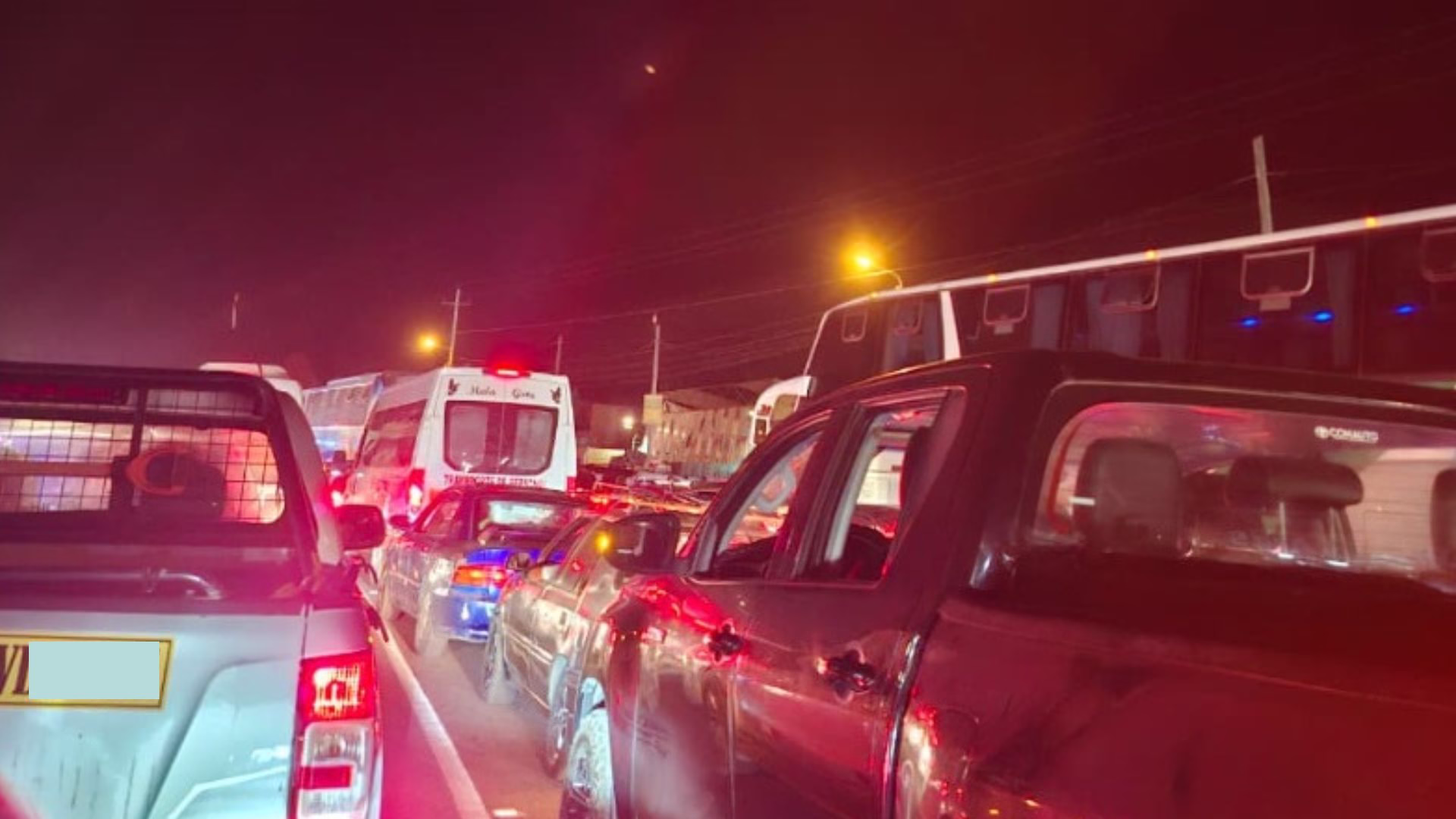 Un terrible congestionamiento vehicular se registró la noche de este domingo 8 de marzo en las principales vías de ingreso a la ciudad de Arequipa