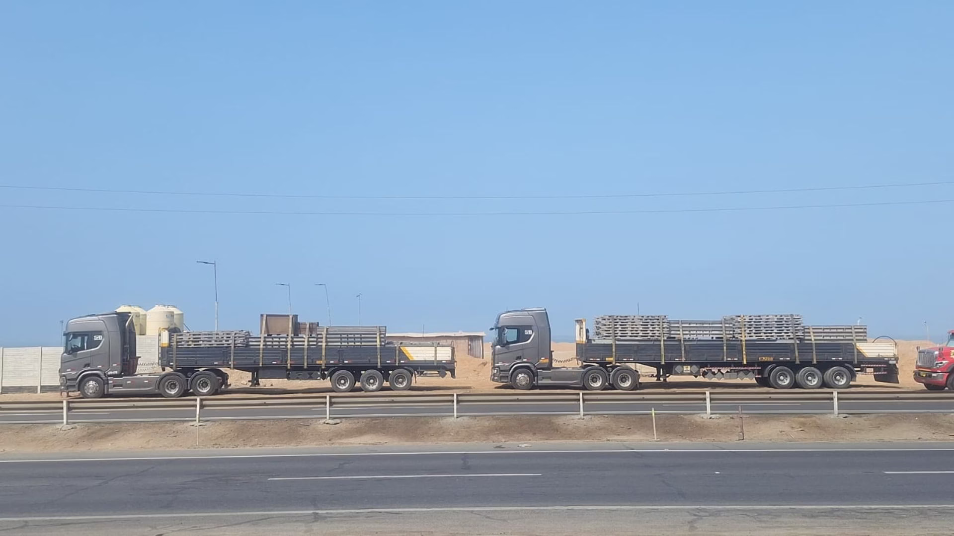  las autoridades informaron que dos puentes modulares provisionales tipo Bailey se encuentran en traslado hacia Arequipa,