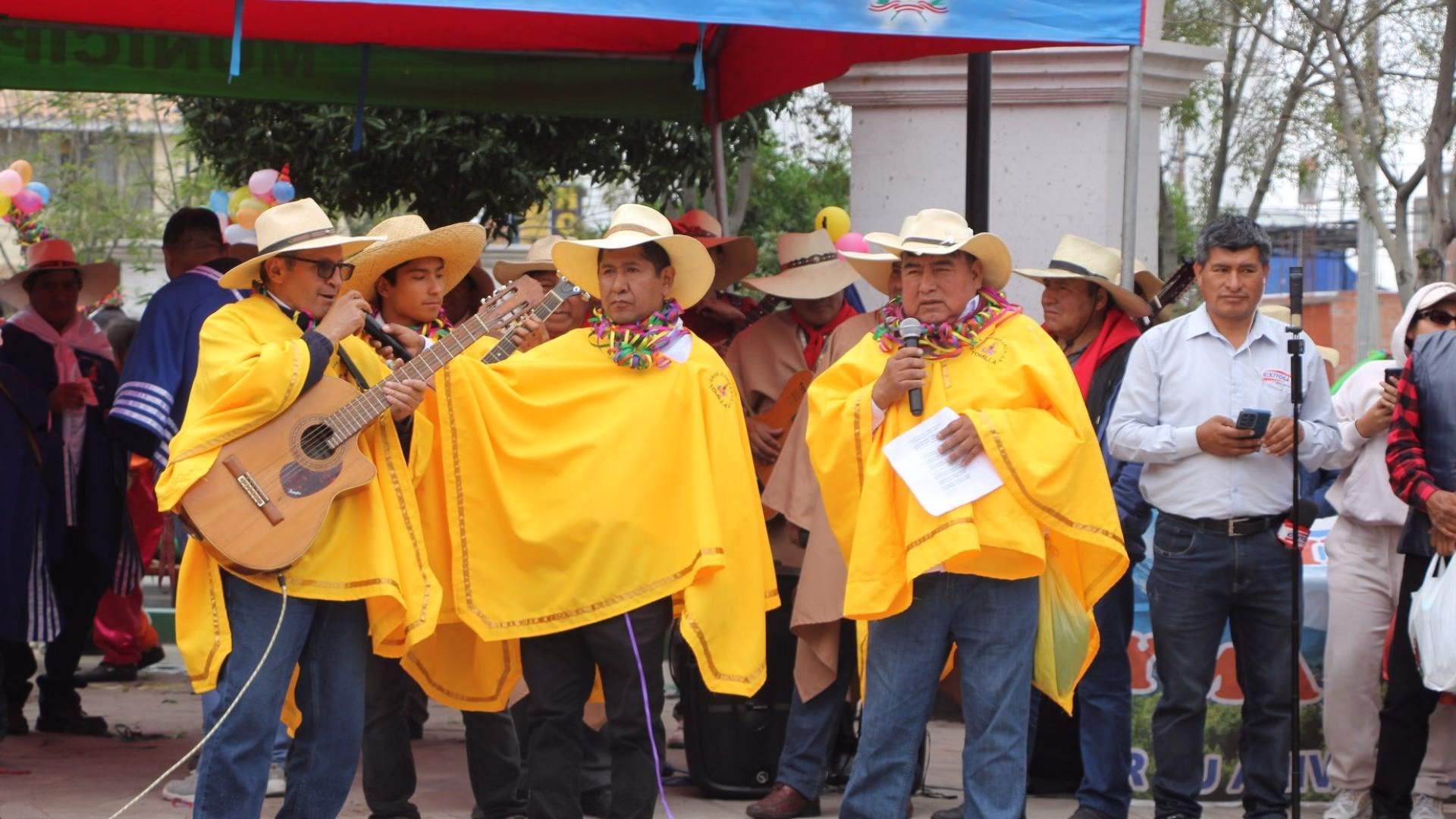 Las coplas carnavalescas, generalmente escritas en versos octosílabos y de tono picaresco