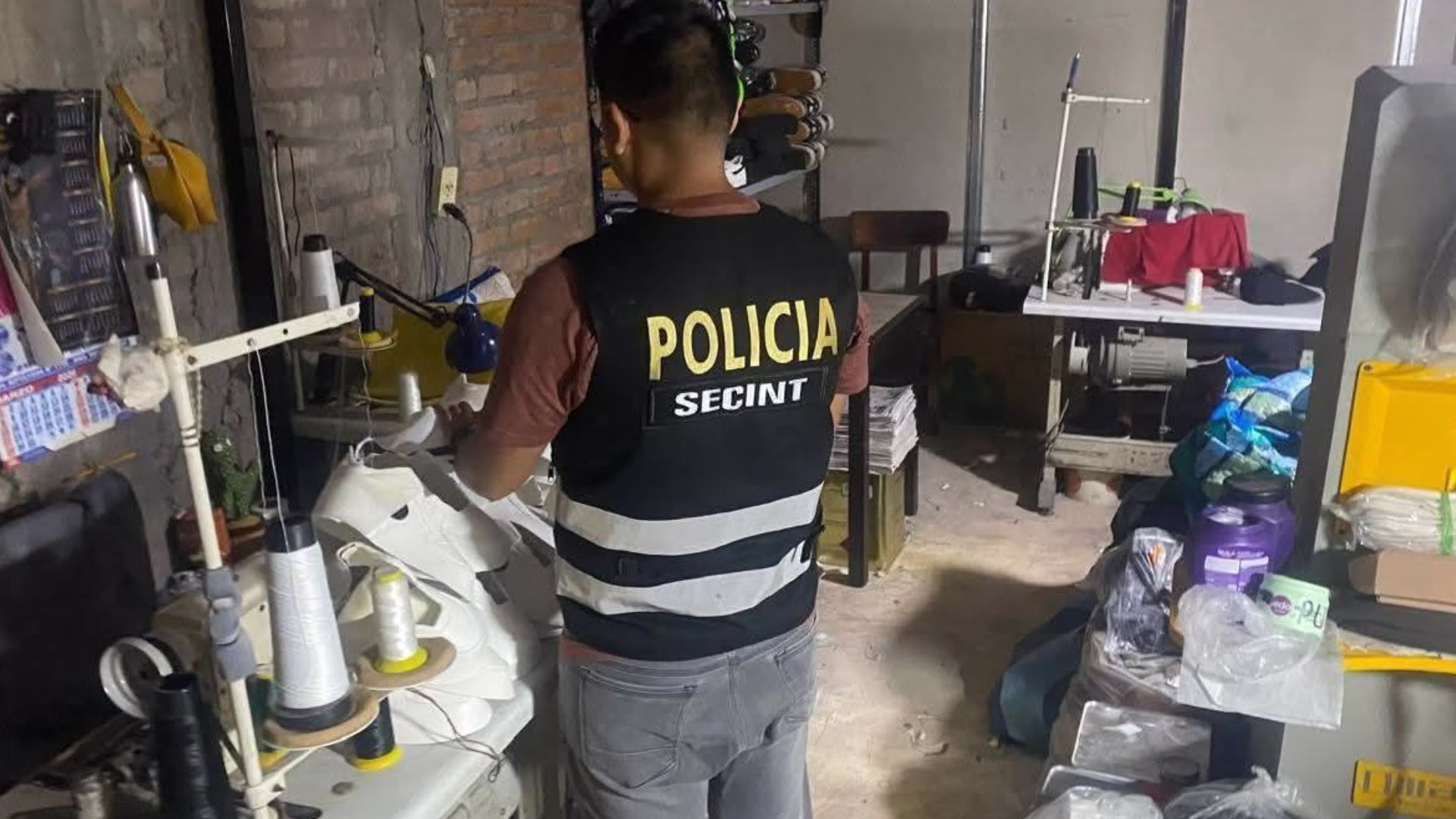 Arequipa: desarticulan banda que fabricaba zapatillas "bamba" de marca en local clandestino en Paucarpata 1 Arequipa: desarticulan banda que fabricaba zapatillas "bamba" de marca en fábrica clandestina en Paucarpata
