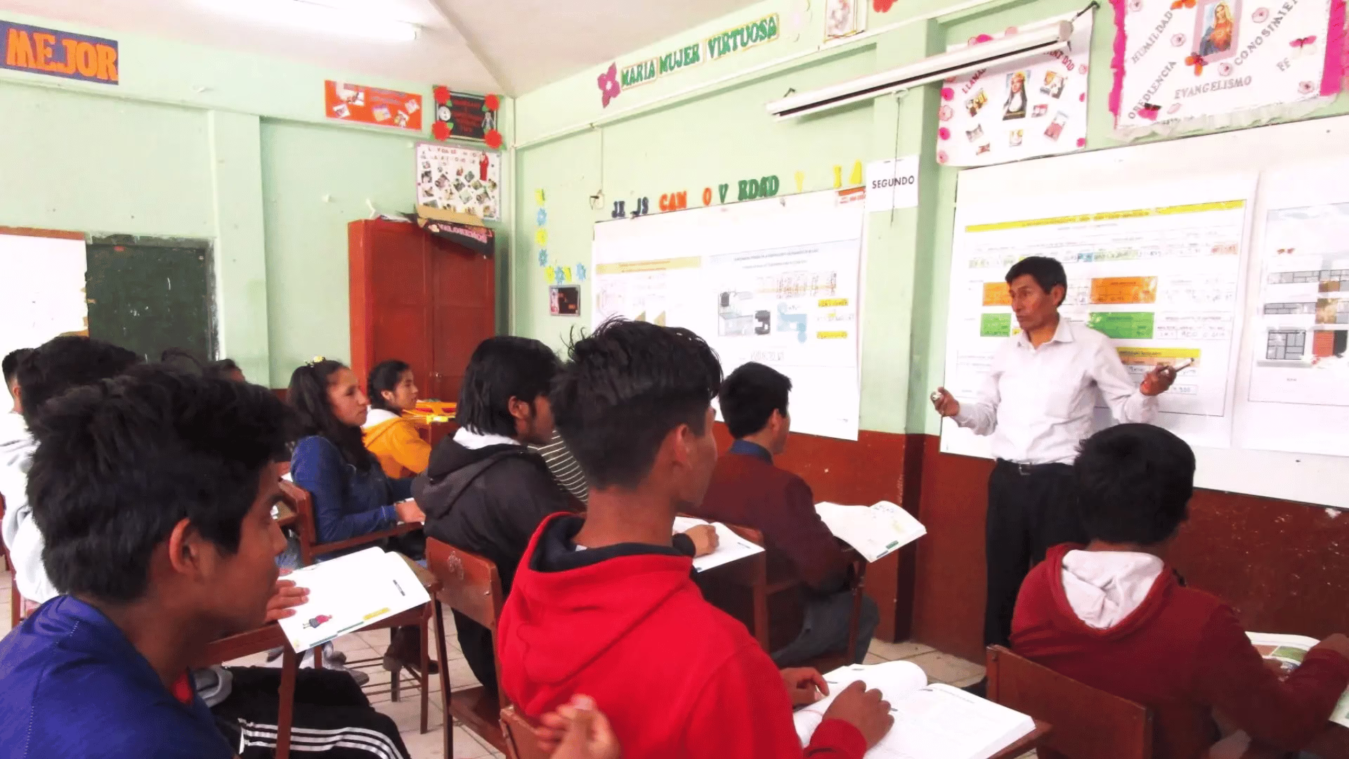 Minedu anuncia más de 1.400 nuevas plazas docentes para fortalecer el año escolar 2026.